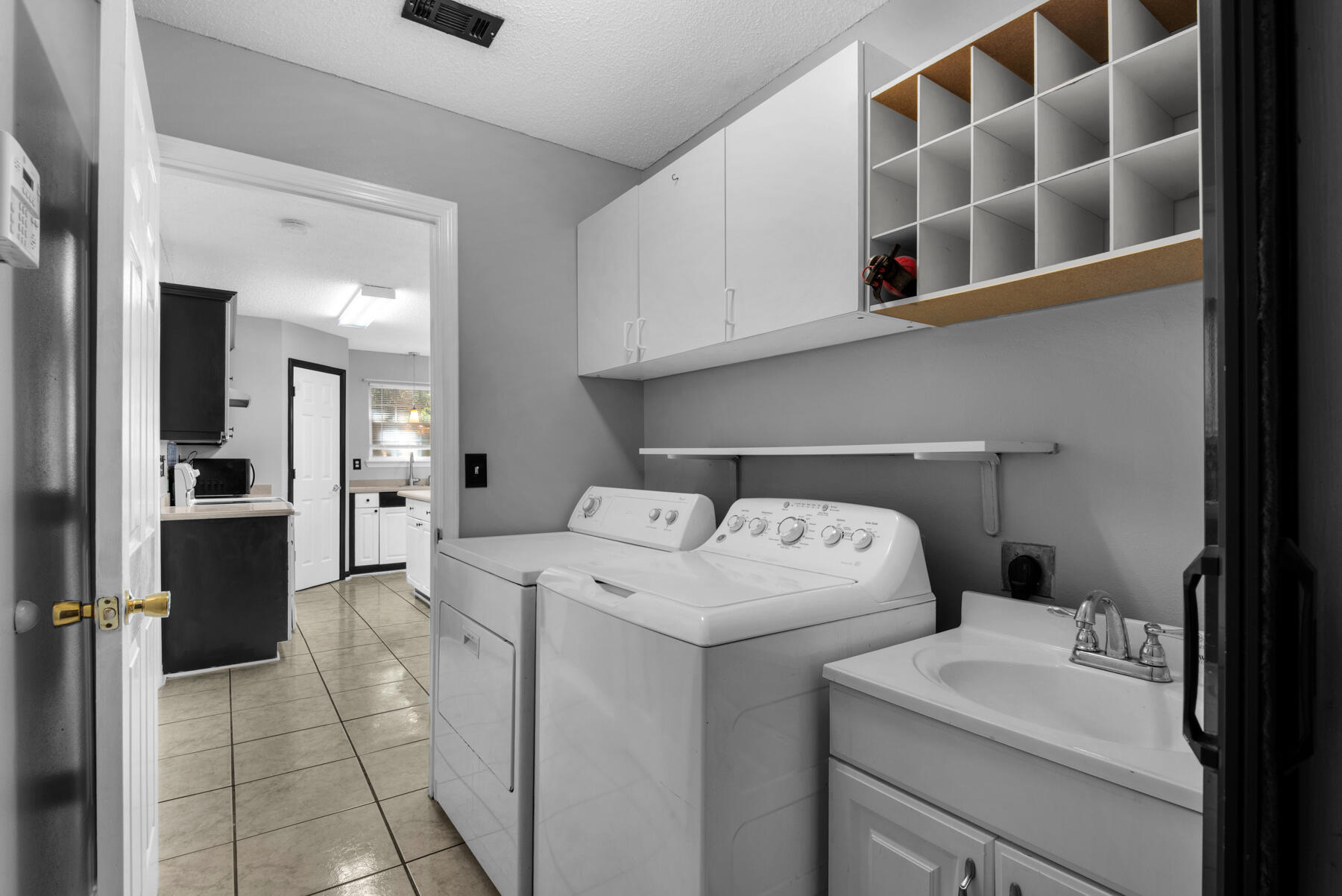 COUNTRYVIEW ESTATES 4TH ADDN PH 4 - Residential Lease