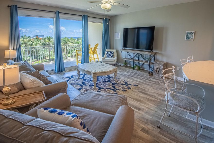 Prime investment! This 1 bed 1 bath unit in Sterling Shores overlooks the Gulf of Mexico! Recently upgraded kitchen countertops and appliances. Current owner has not used this as a rental however similar units are grossing $44k-47K Sterling Shores offers many amenities with their theater room, private resort style pool, and gym. Call to schedule your showing today!