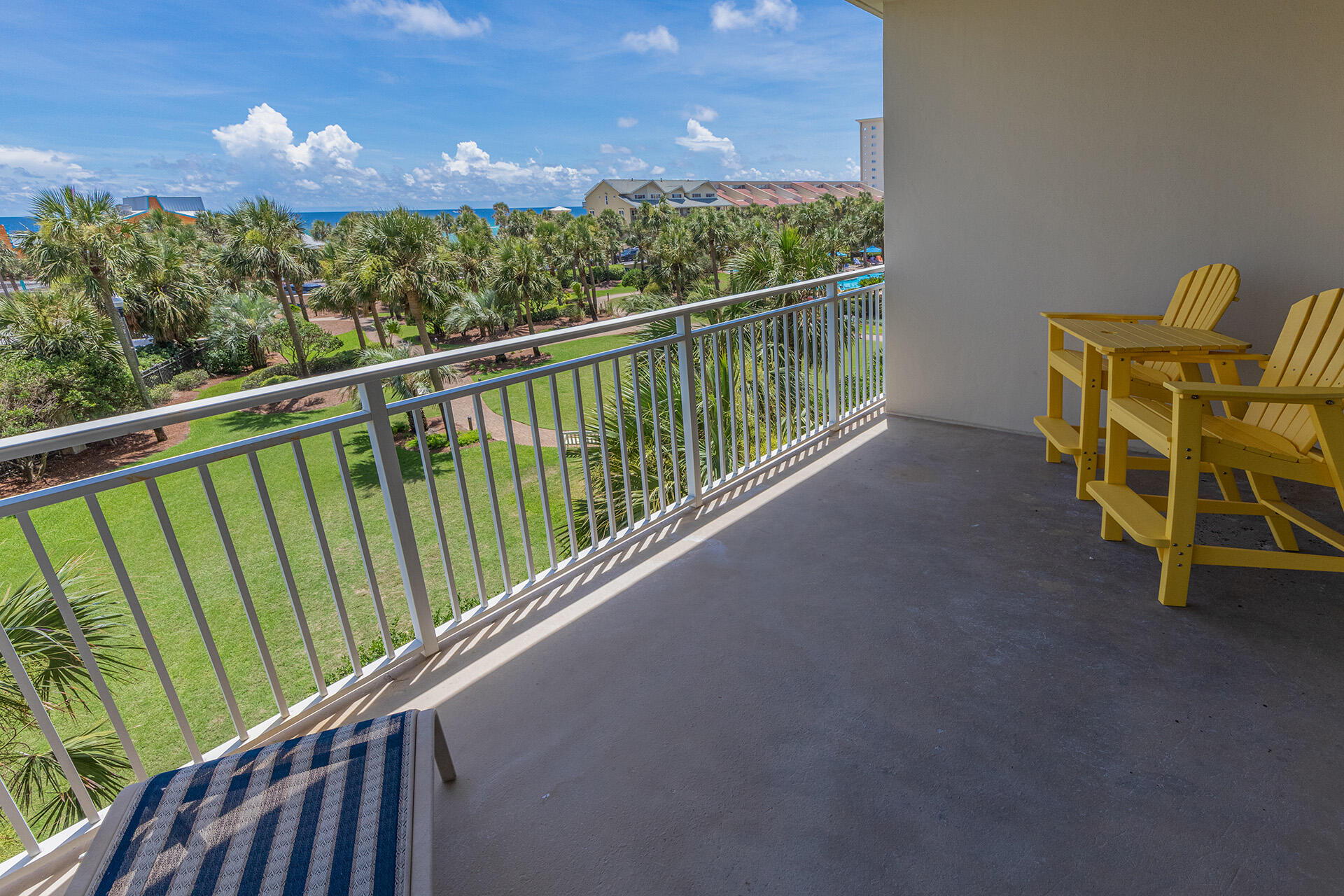 STERLING SHORES - Residential