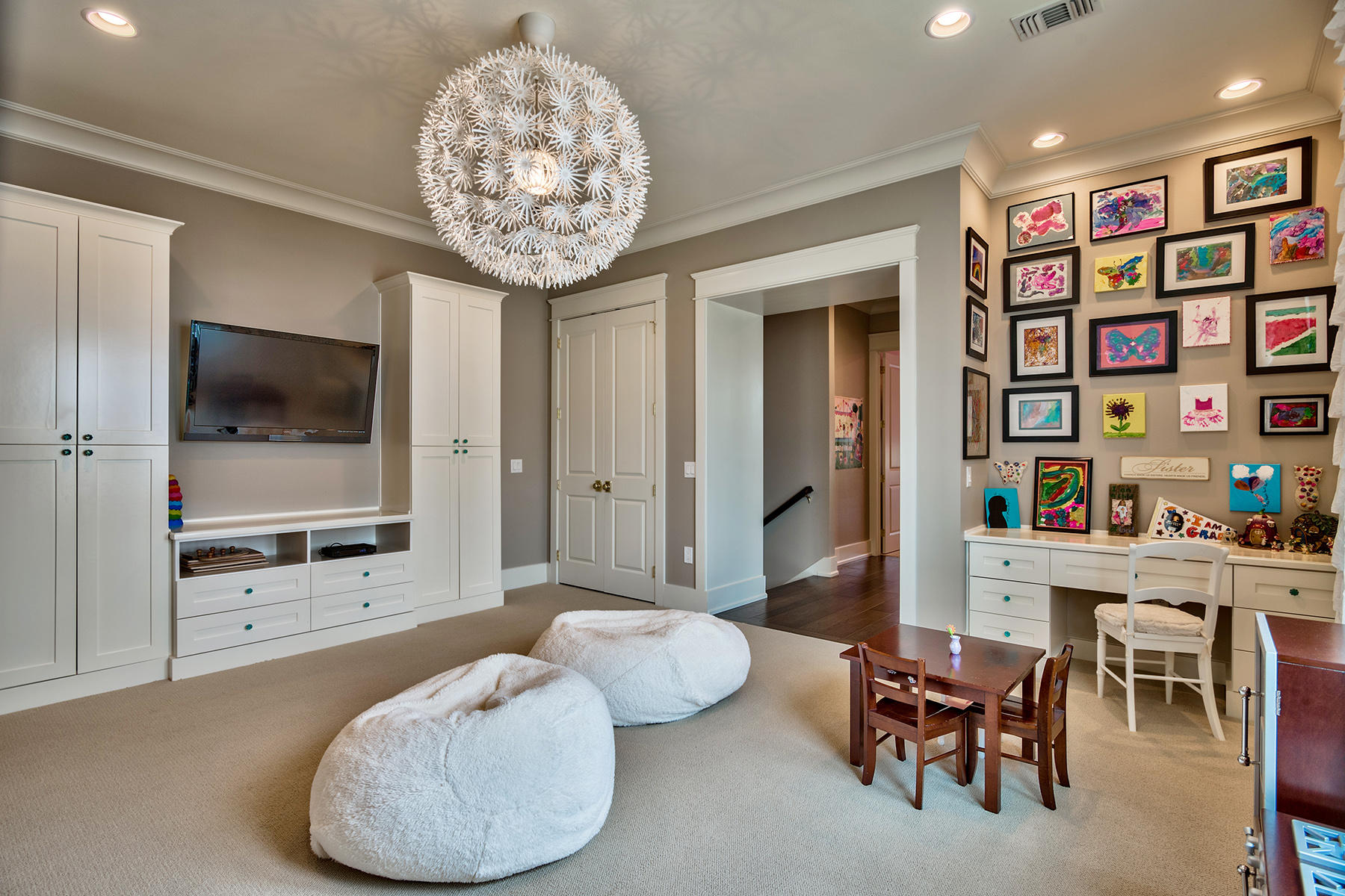 PEACOCKS POINT - Residential