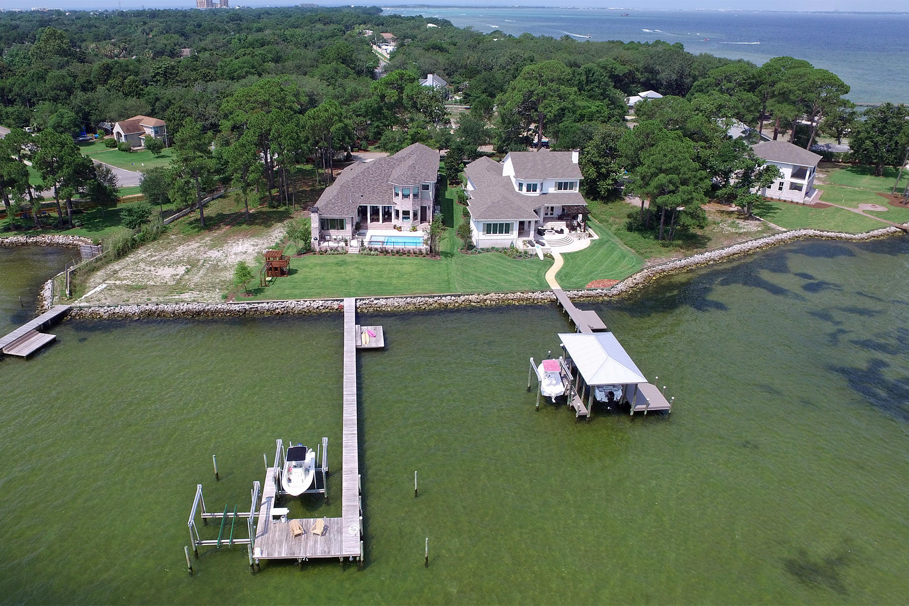 PEACOCKS POINT - Residential