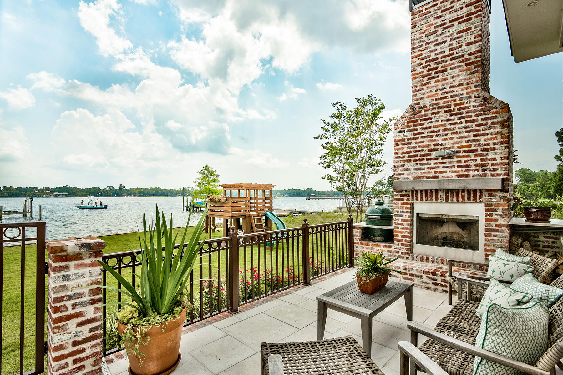 PEACOCKS POINT - Residential