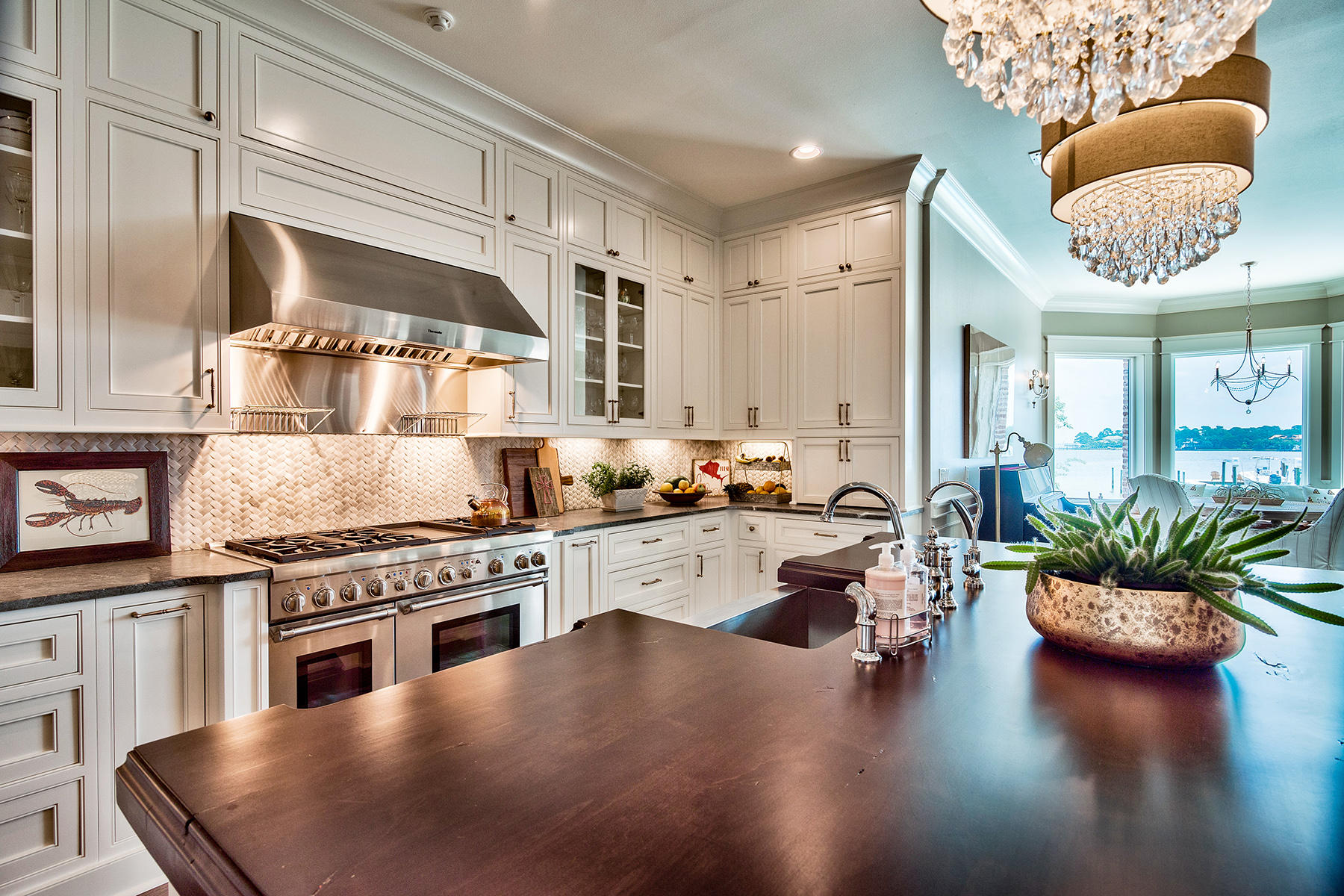 PEACOCKS POINT - Residential