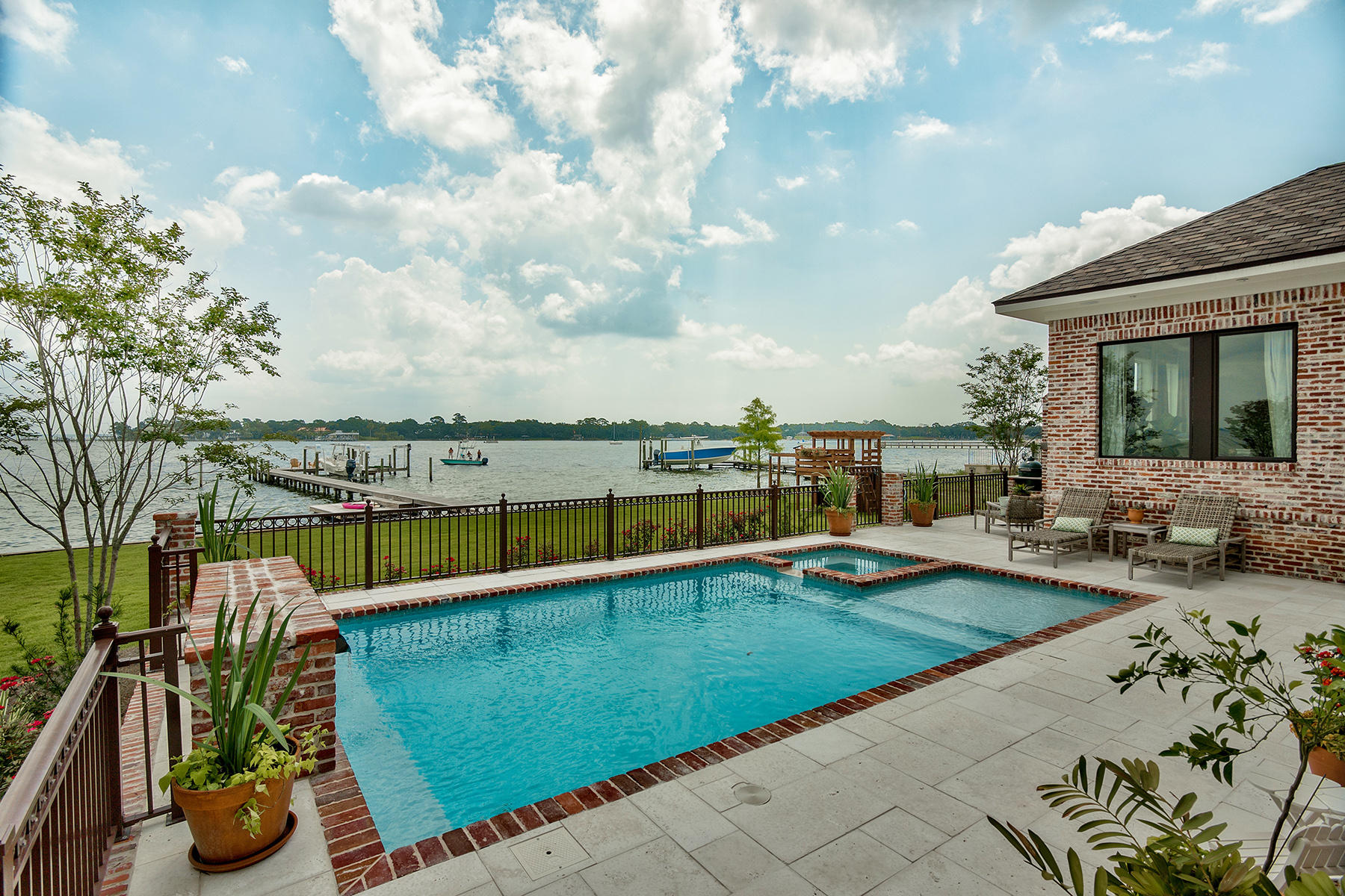 PEACOCKS POINT - Residential