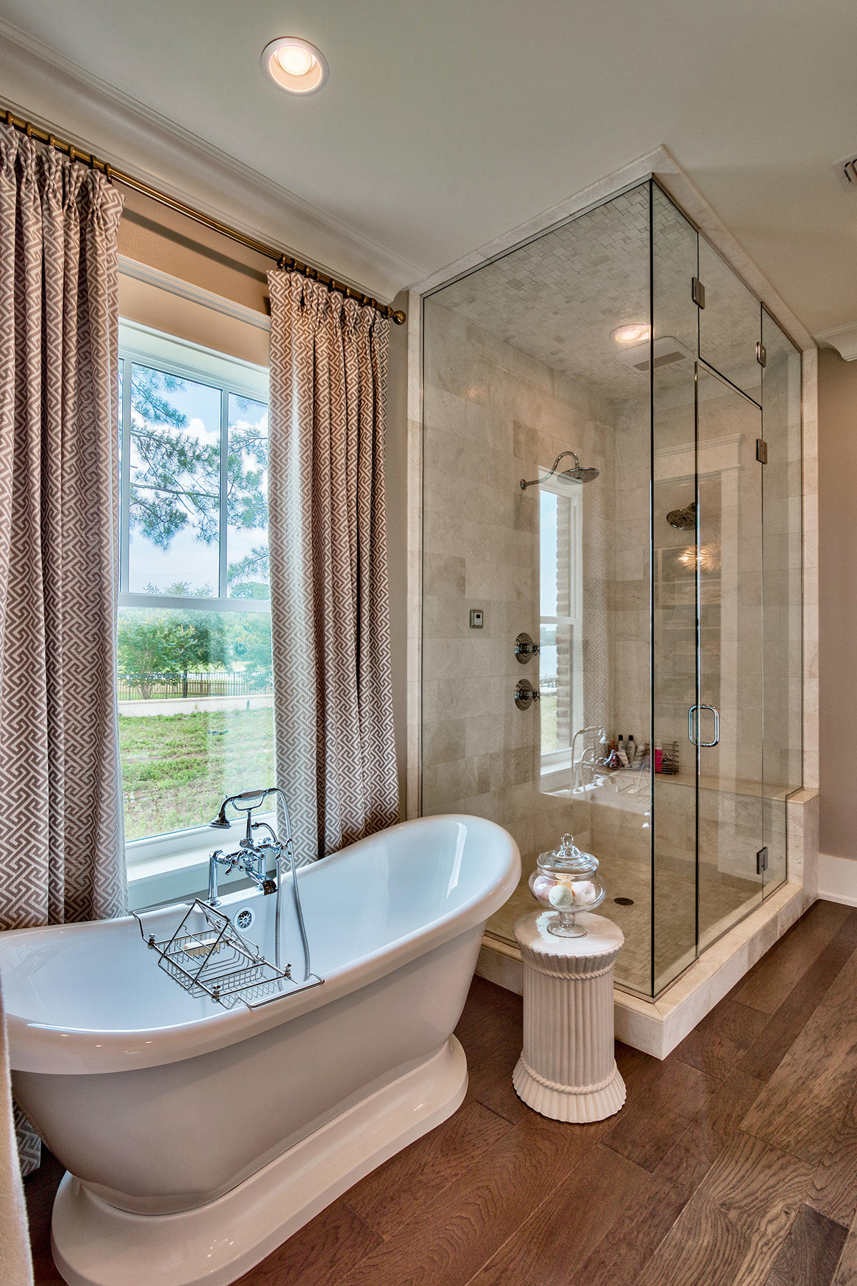 PEACOCKS POINT - Residential