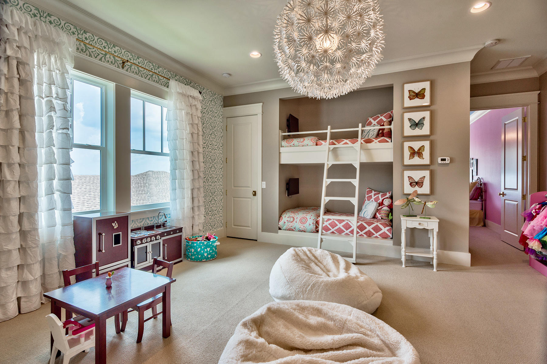 PEACOCKS POINT - Residential