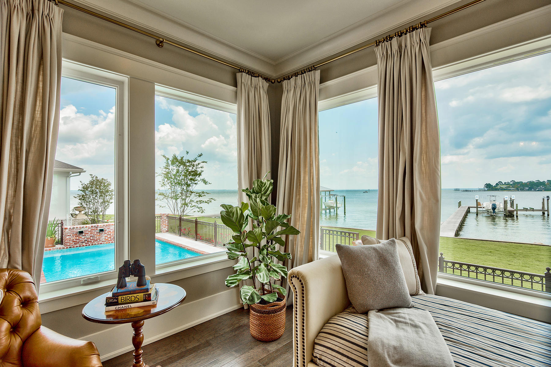 PEACOCKS POINT - Residential