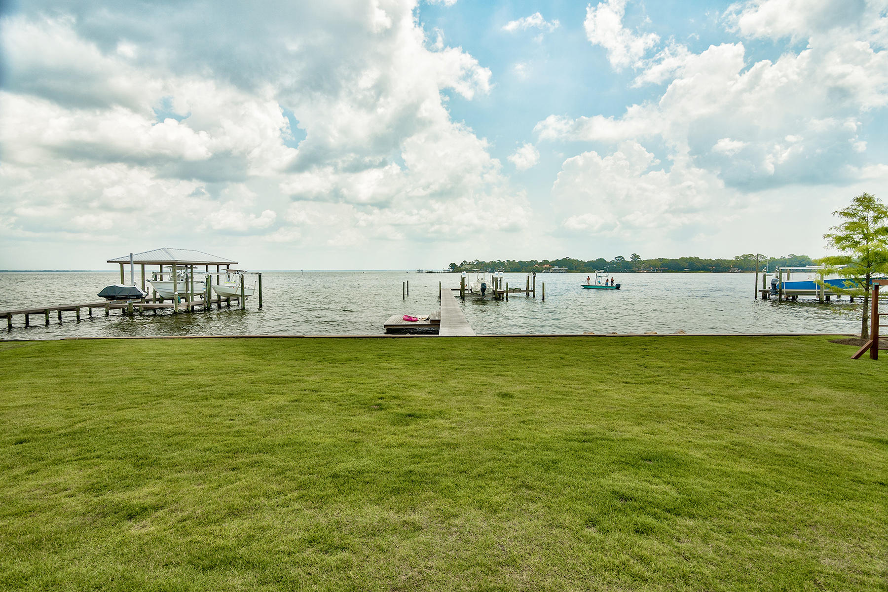 PEACOCKS POINT - Residential