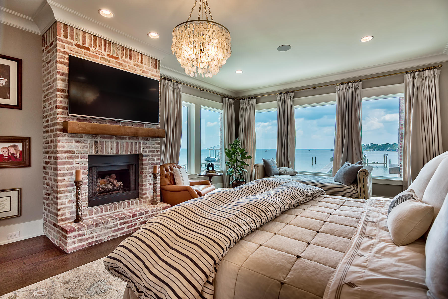 PEACOCKS POINT - Residential