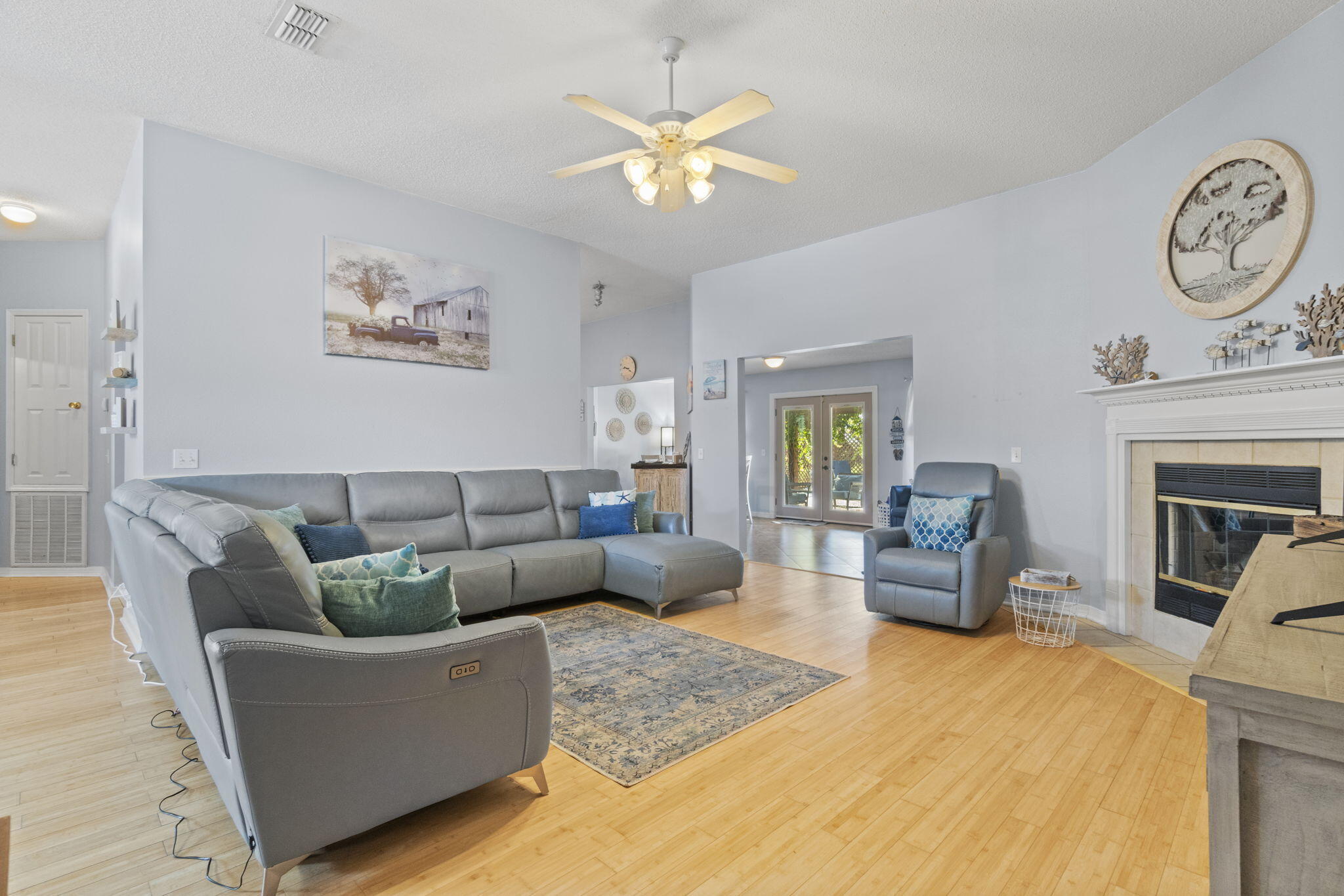 HOLLEY BY THE SEA - Residential