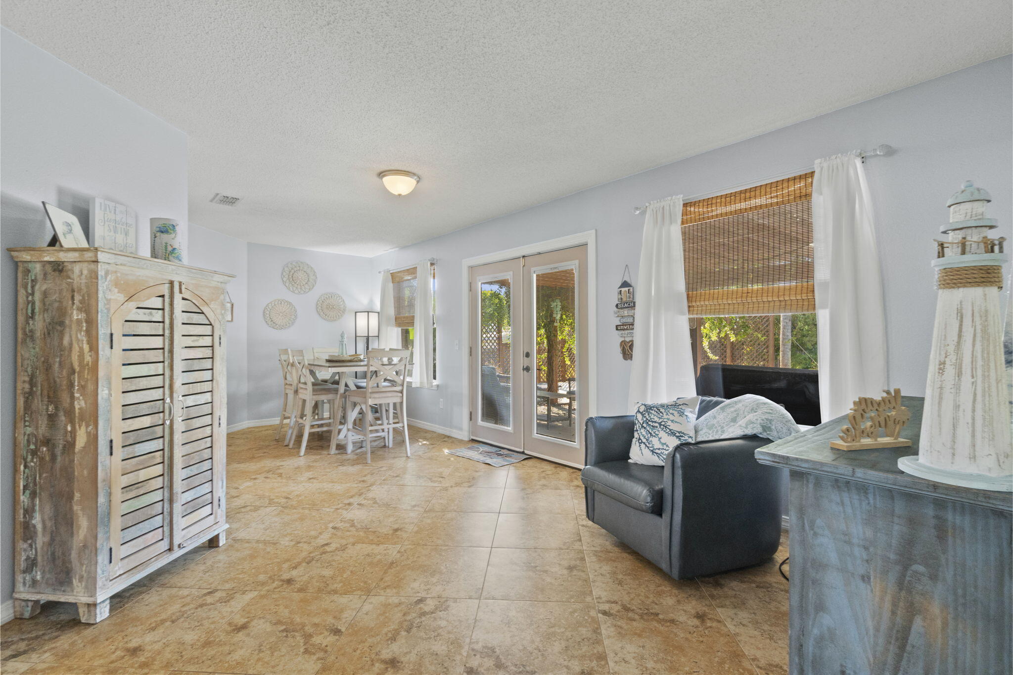 HOLLEY BY THE SEA - Residential
