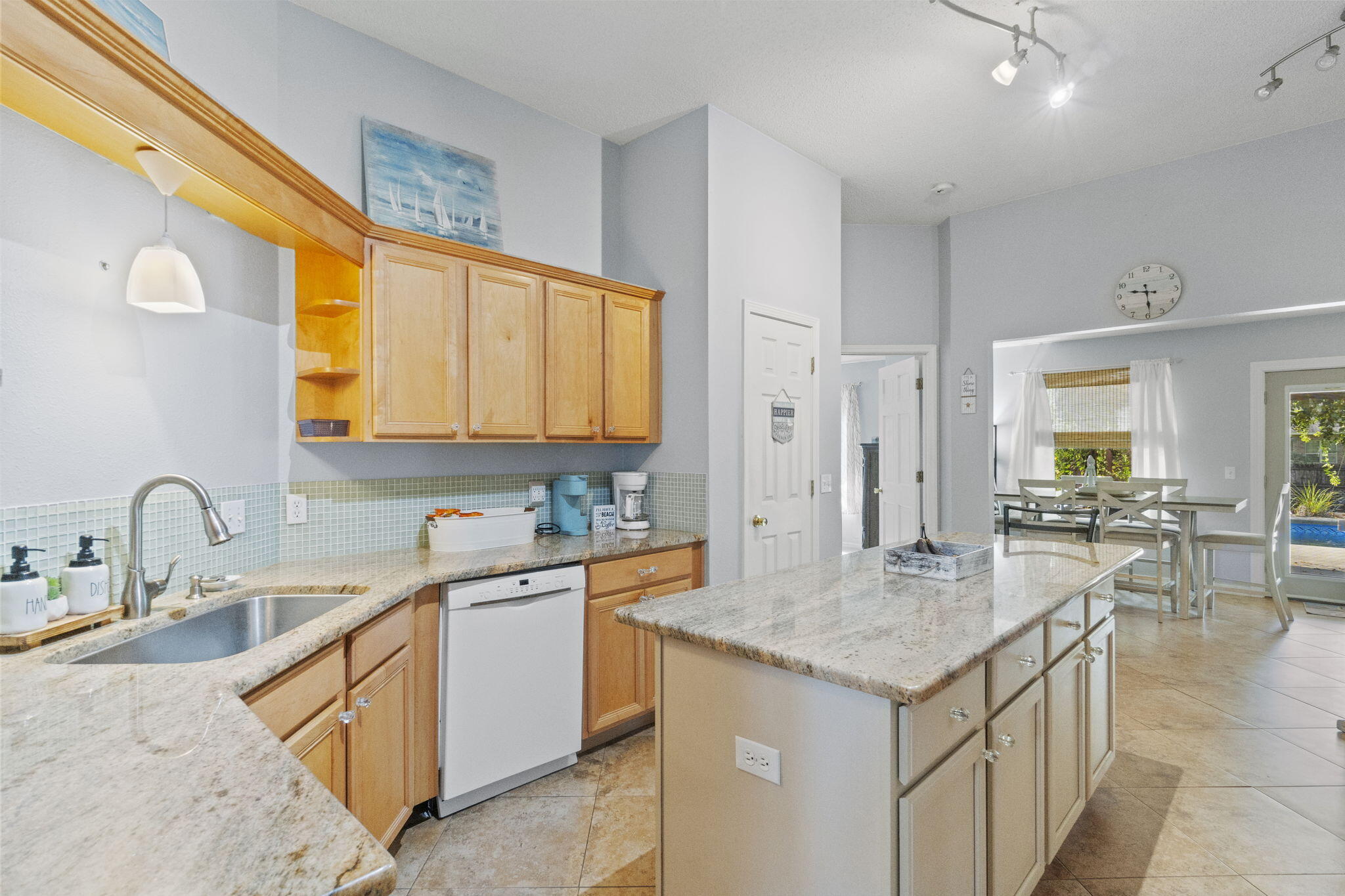HOLLEY BY THE SEA - Residential
