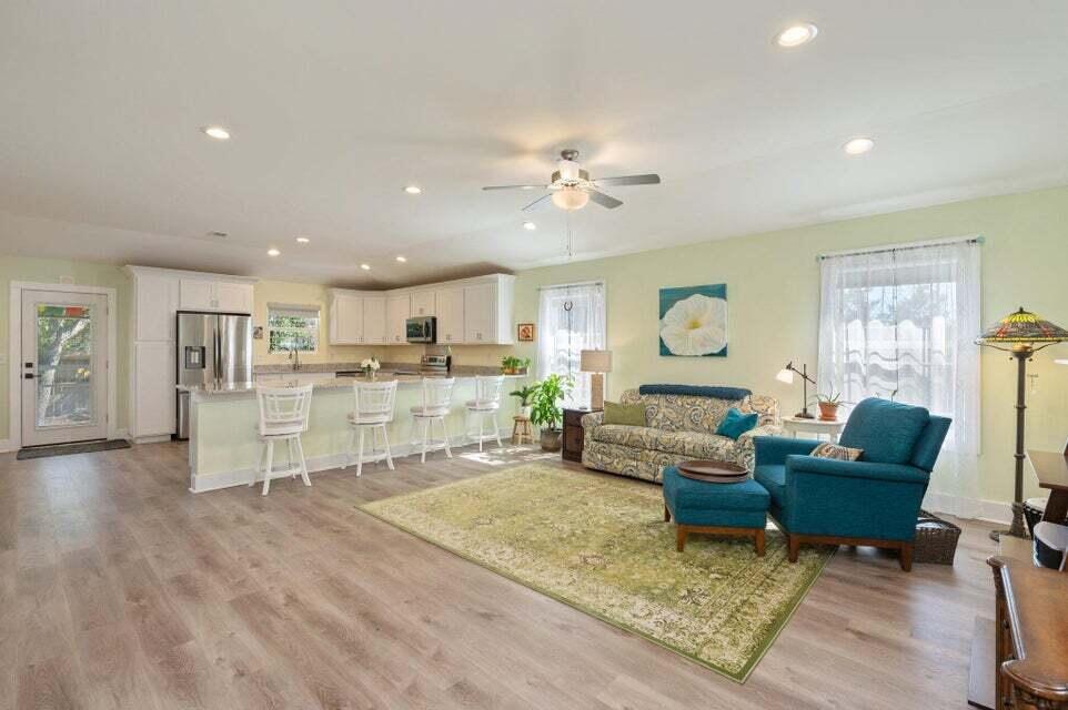 CRESCENT SHORES - Residential