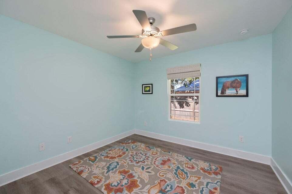 CRESCENT SHORES - Residential