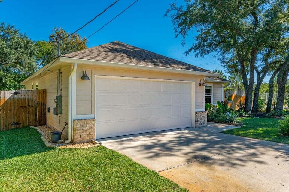 CRESCENT SHORES - Residential