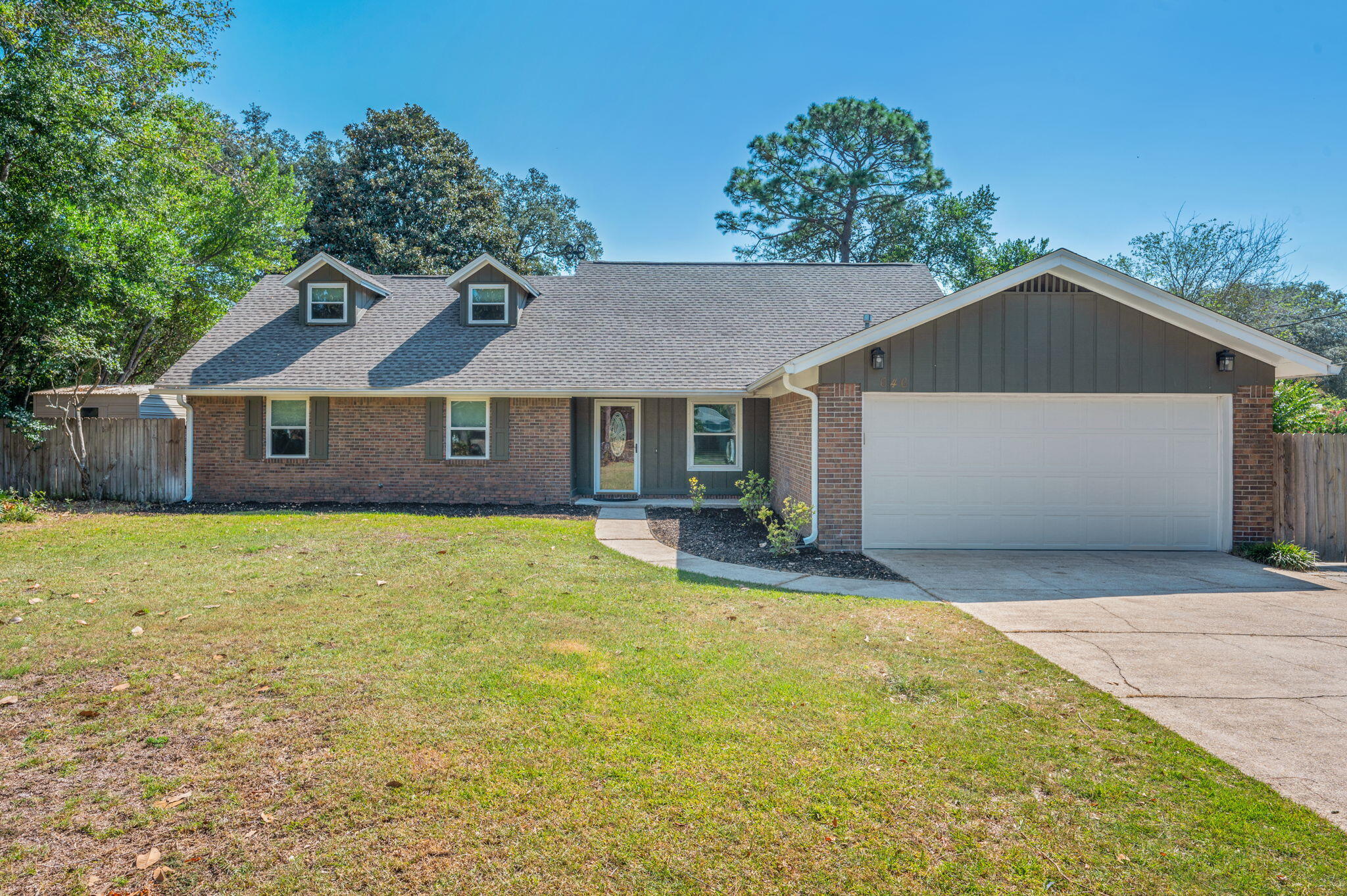COUNTRY CLUB ESTATES - Residential Lease