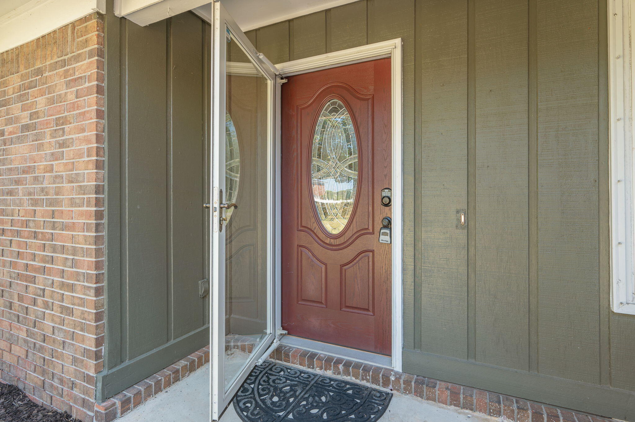 COUNTRY CLUB ESTATES - Residential Lease