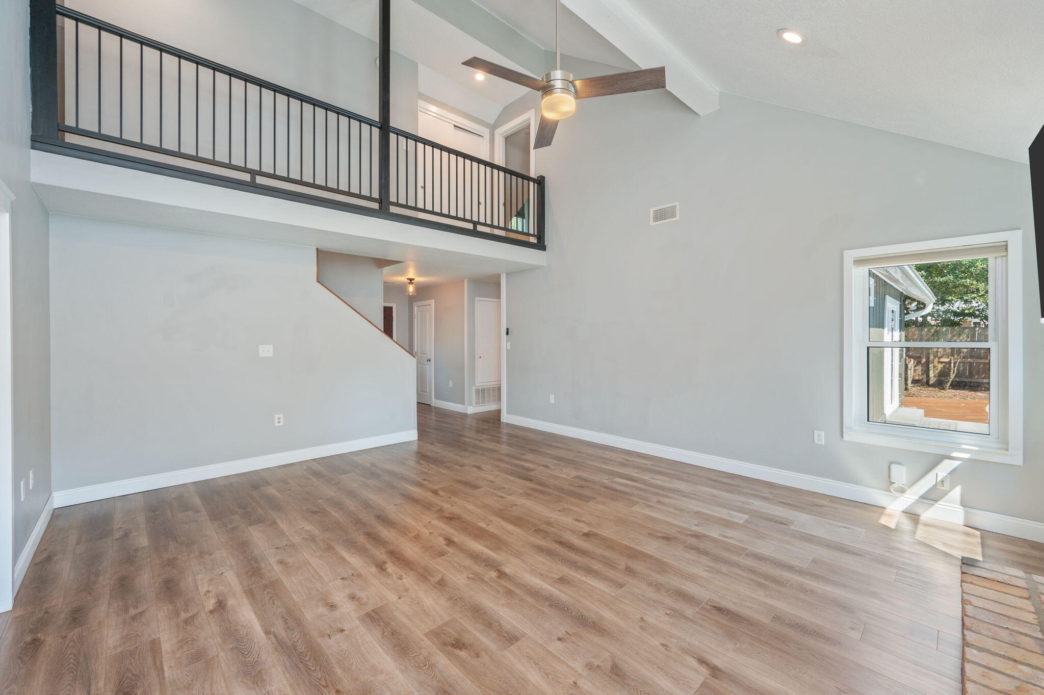 COUNTRY CLUB ESTATES - Residential Lease