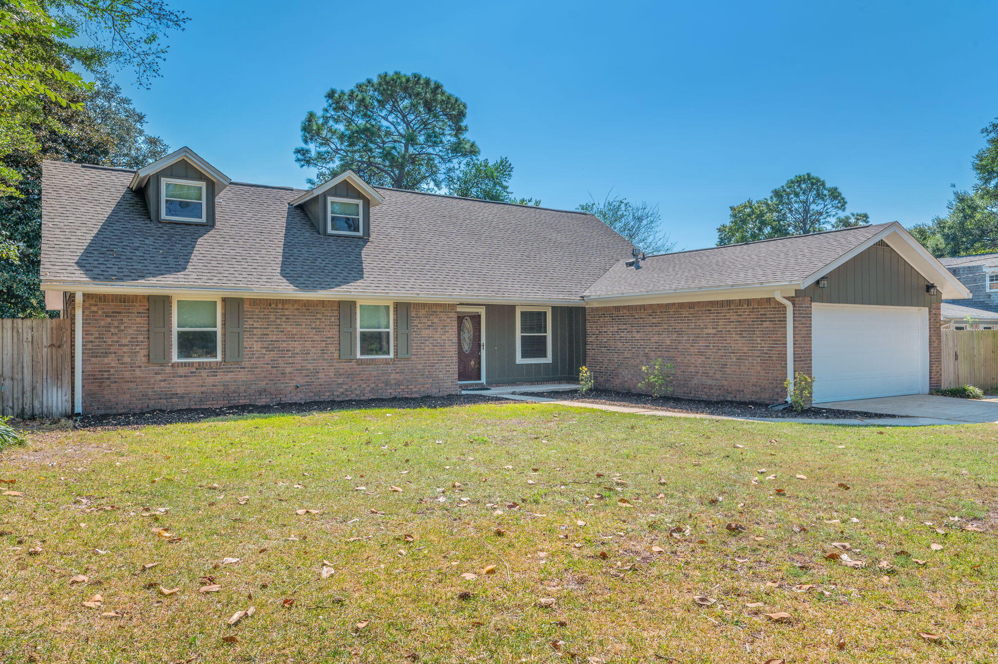 COUNTRY CLUB ESTATES - Residential Lease