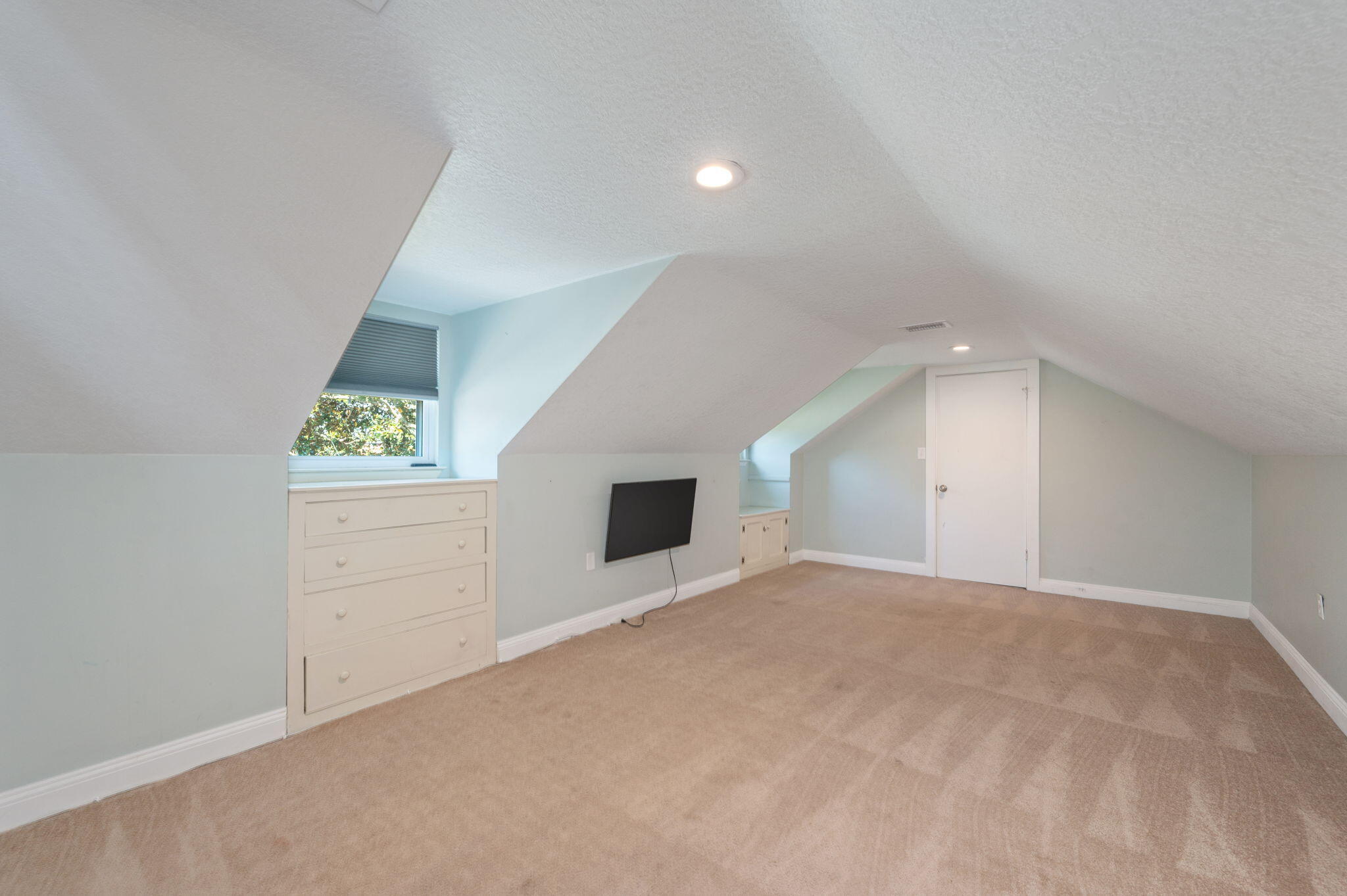 COUNTRY CLUB ESTATES - Residential Lease
