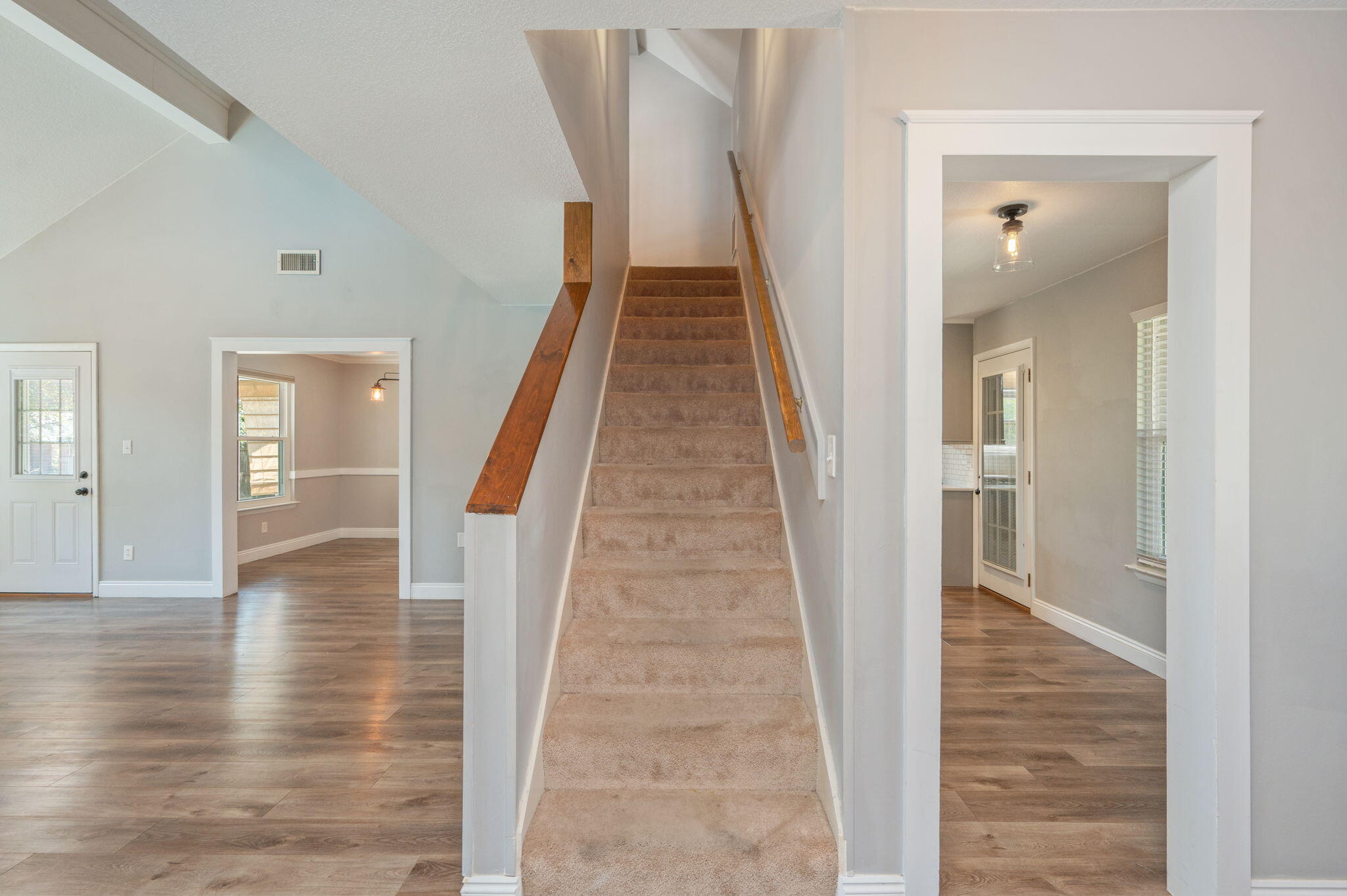 COUNTRY CLUB ESTATES - Residential Lease