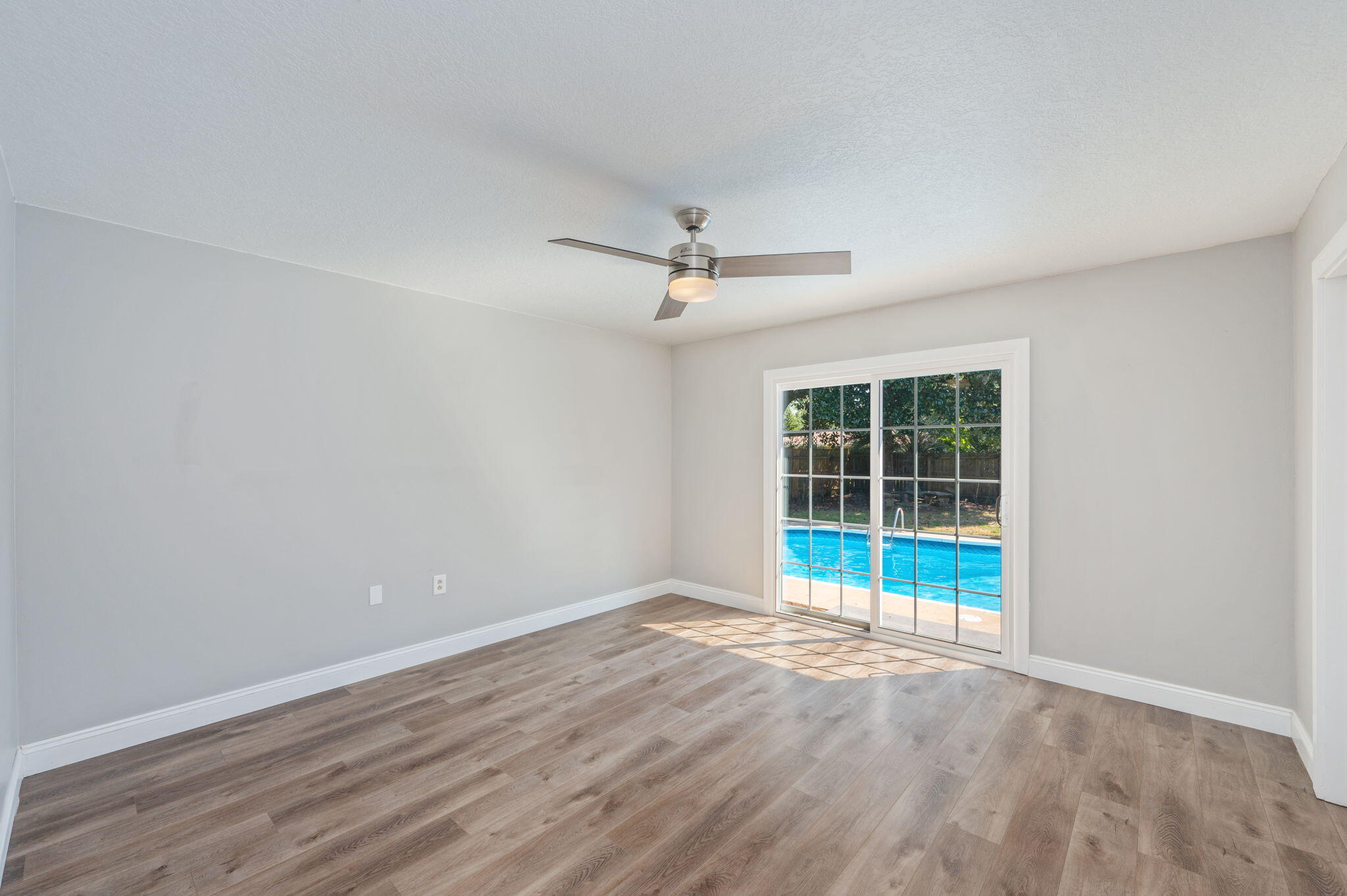 COUNTRY CLUB ESTATES - Residential Lease