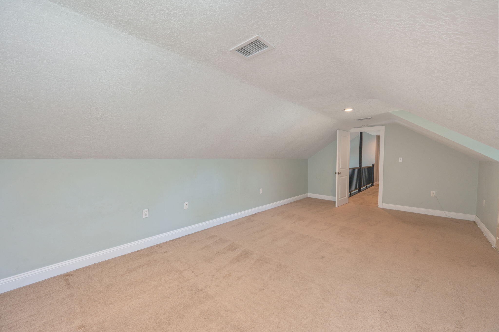 COUNTRY CLUB ESTATES - Residential Lease
