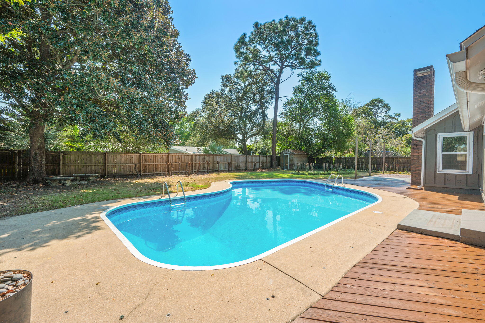 COUNTRY CLUB ESTATES - Residential Lease