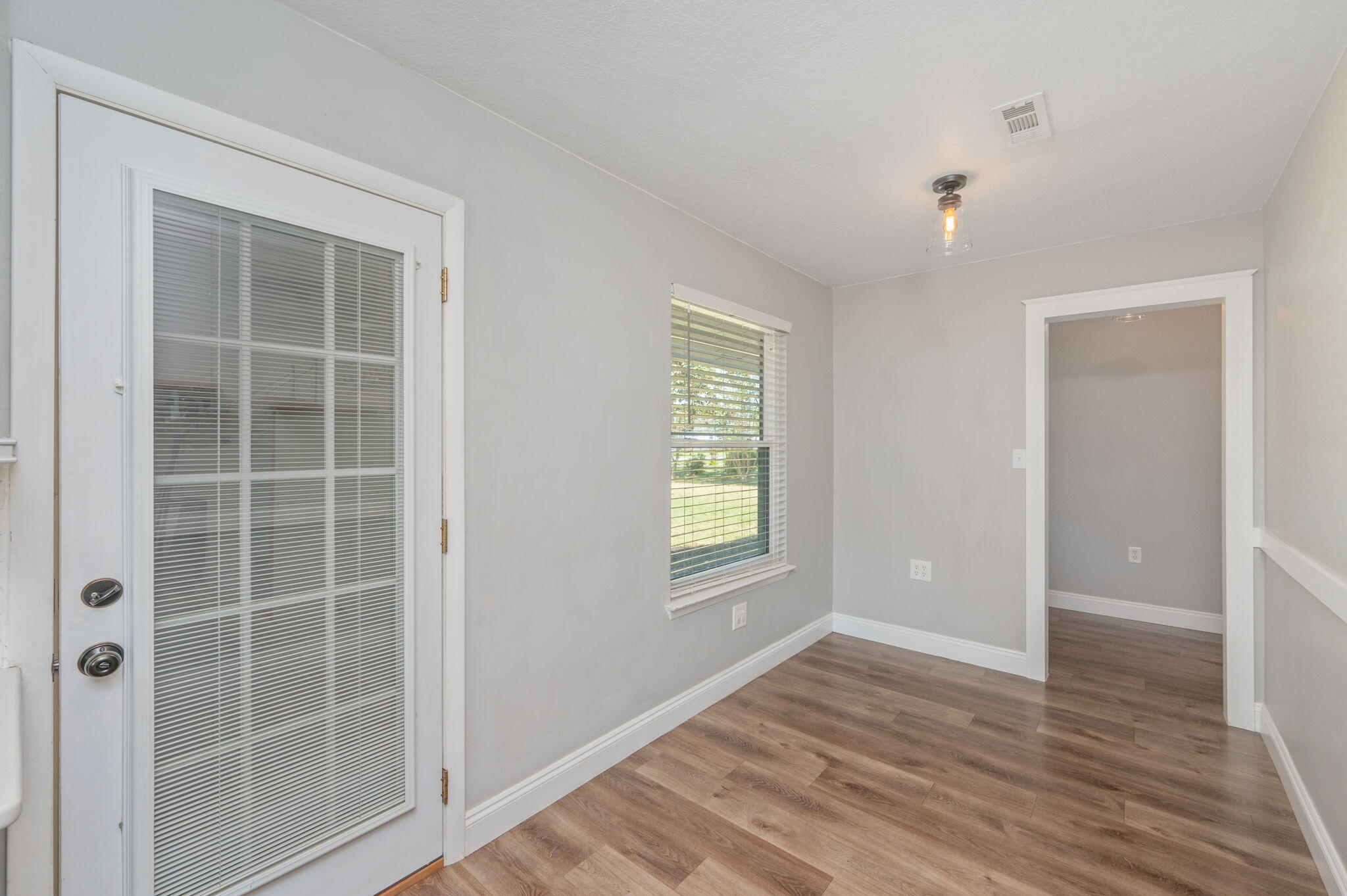 COUNTRY CLUB ESTATES - Residential Lease