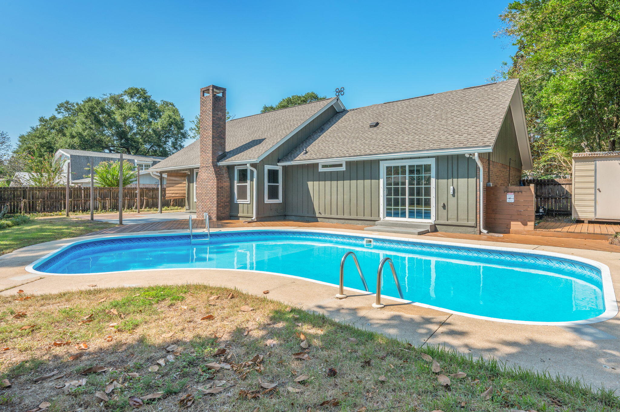 COUNTRY CLUB ESTATES - Residential Lease