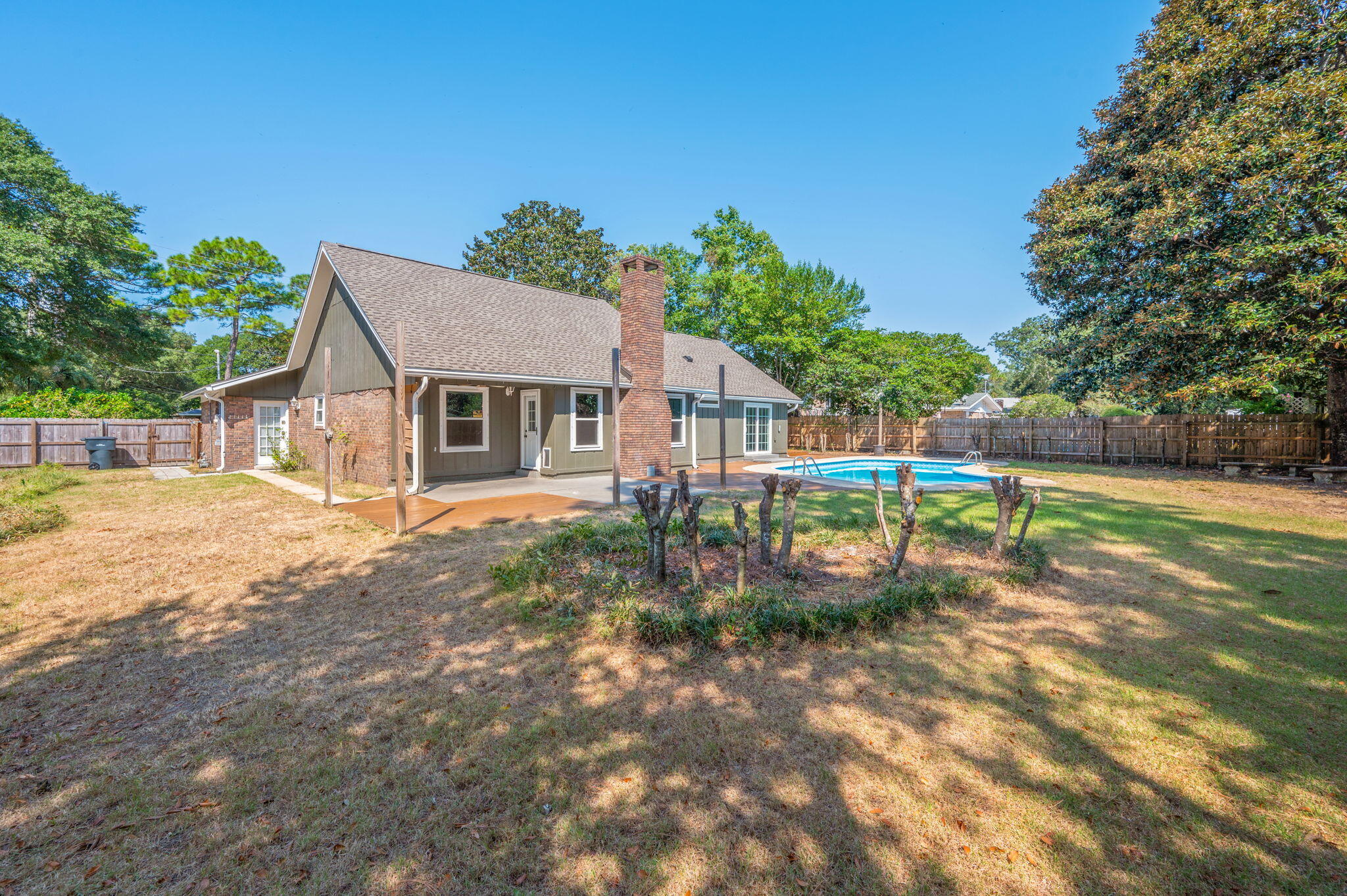 COUNTRY CLUB ESTATES - Residential Lease