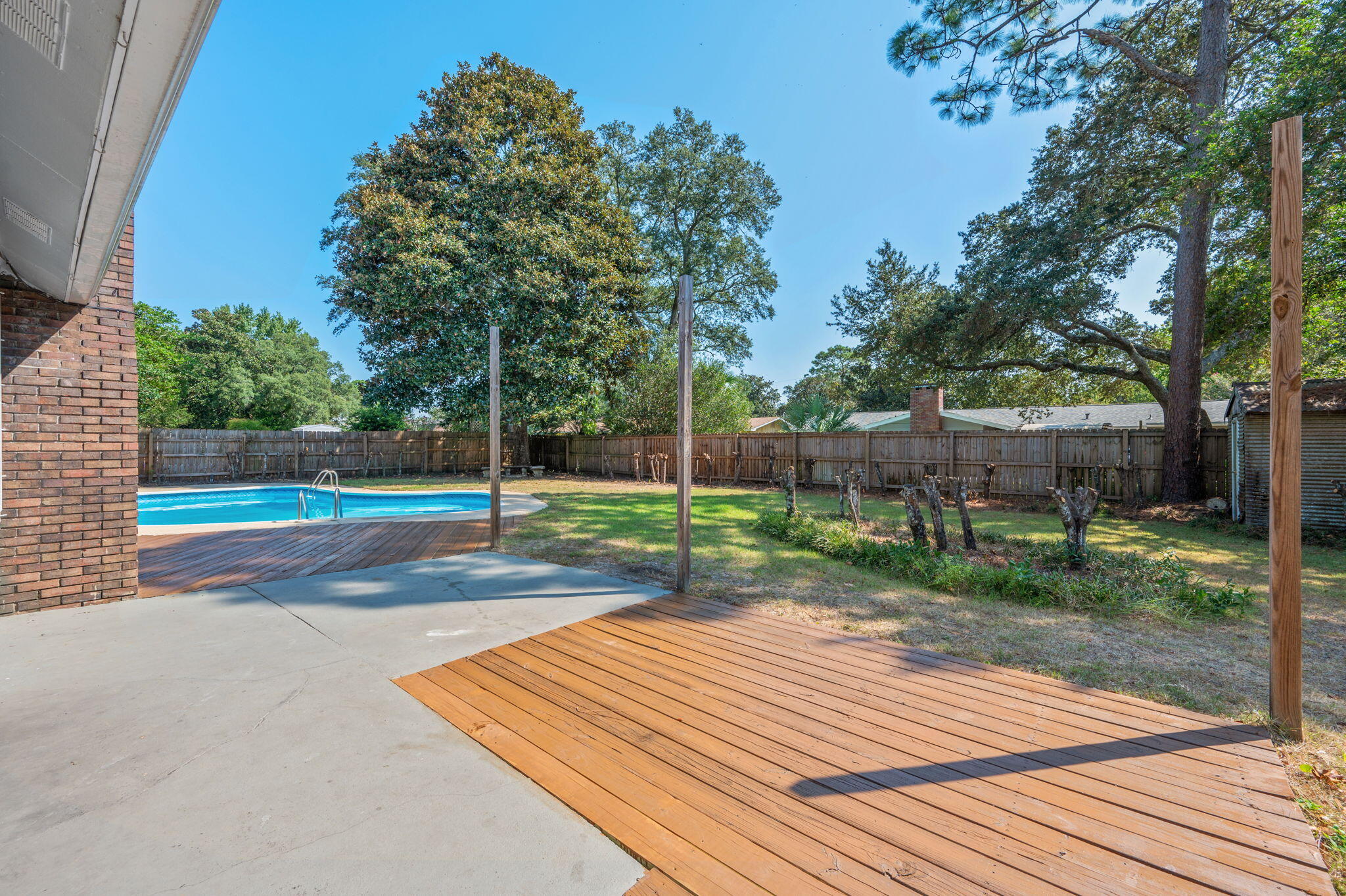 COUNTRY CLUB ESTATES - Residential Lease