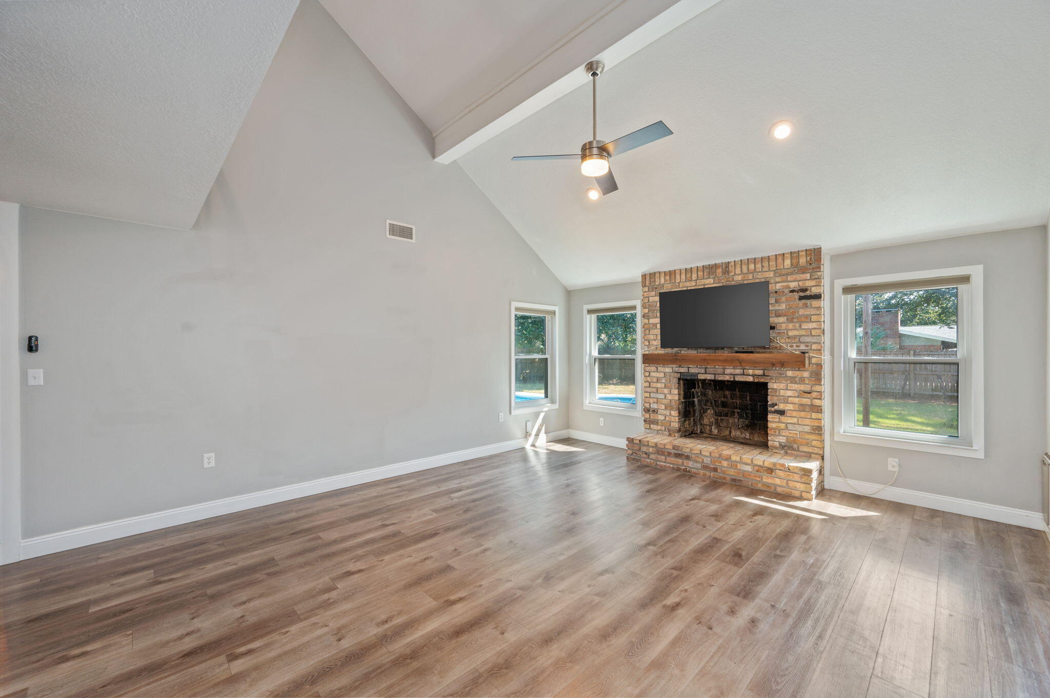 COUNTRY CLUB ESTATES - Residential Lease