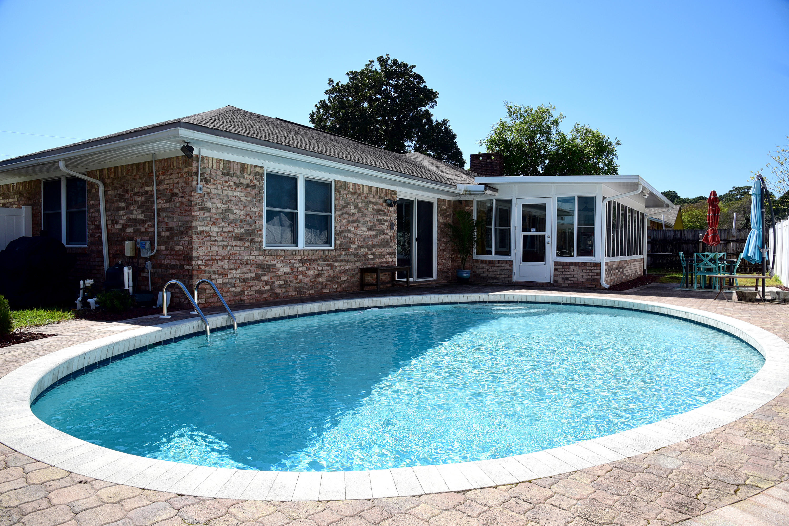 TANGLEWOOD S/D 1ST ADDN - Residential