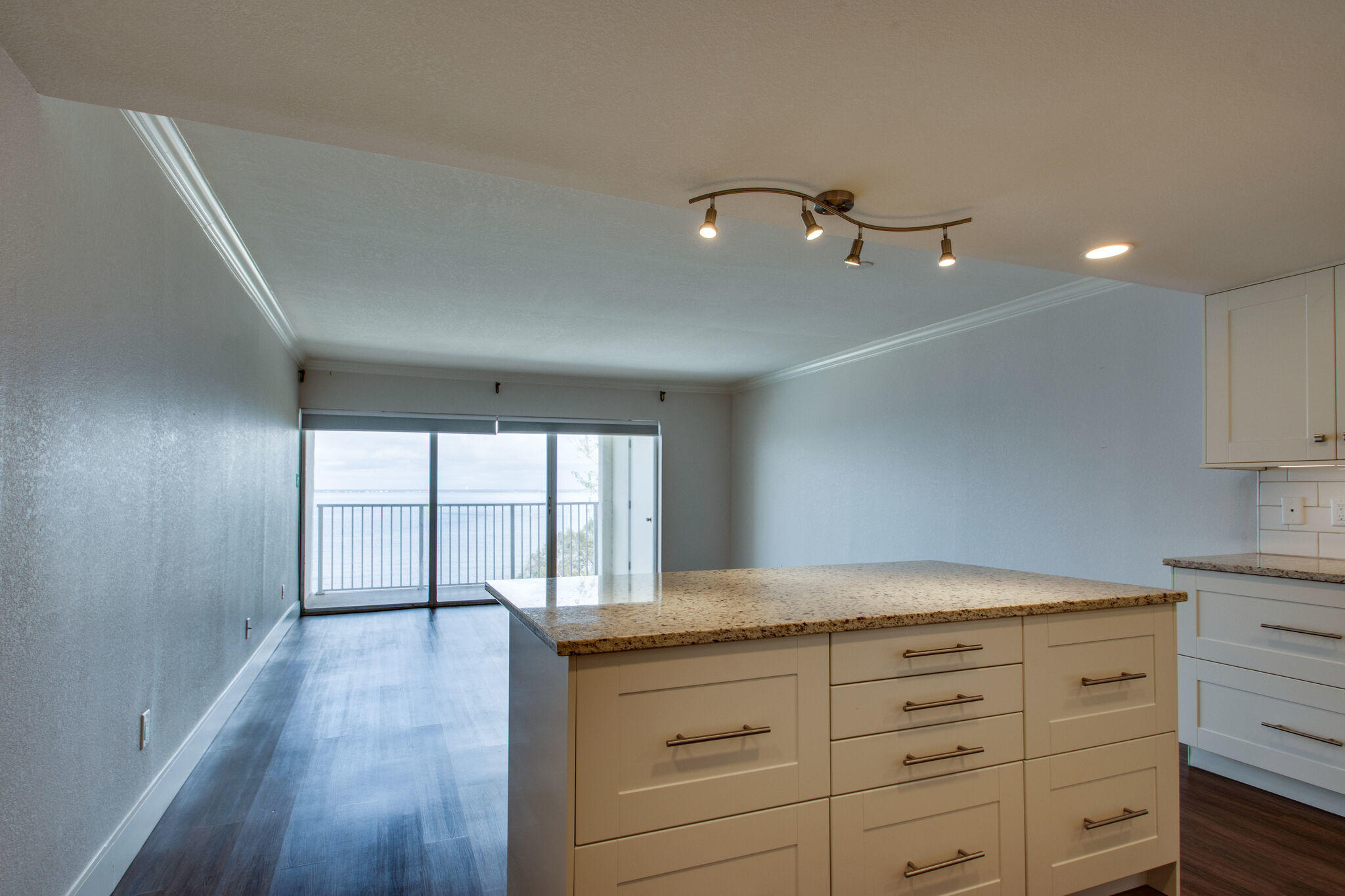 VALENCIA CONDO - Residential