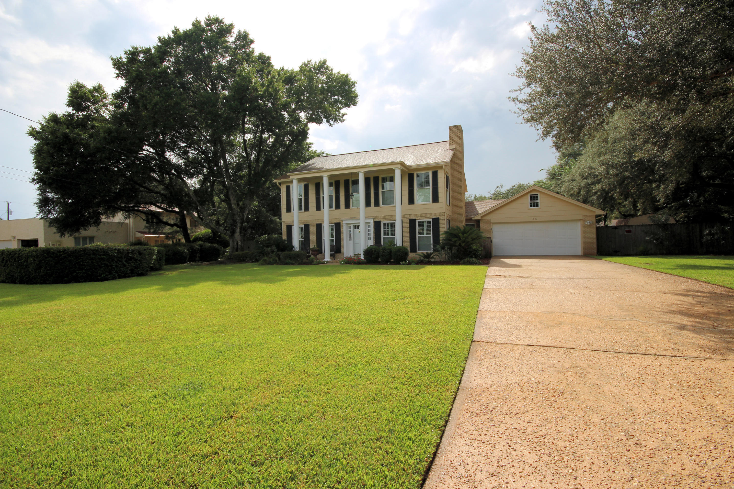 LAKE LORRAINE ESTATES 2 - Residential