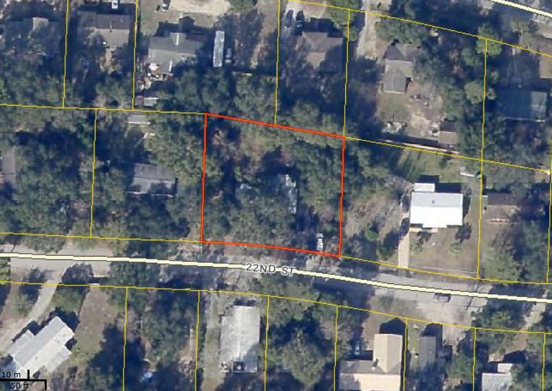 Buildable lot in Niceville. Mobile home has no value,