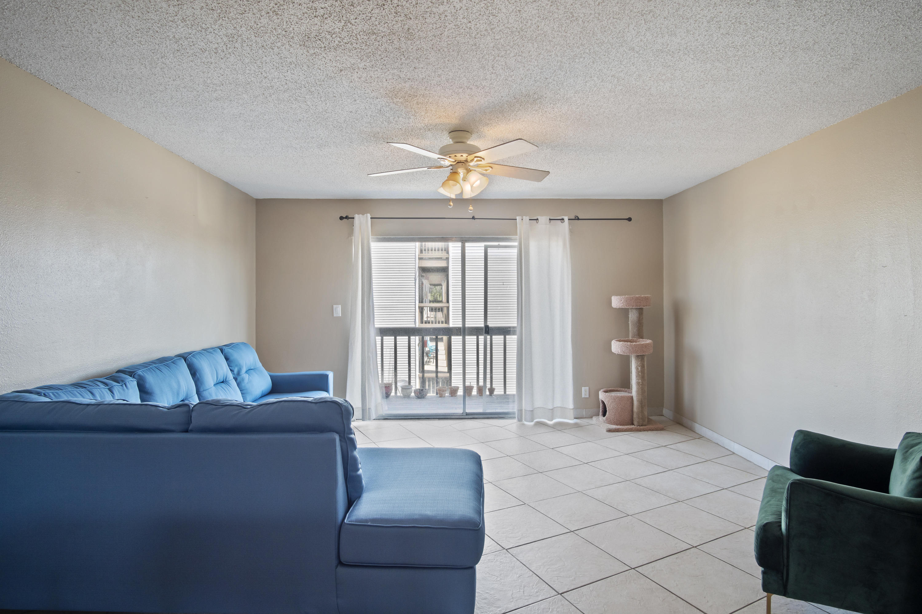 ISLANDWOOD CONDO - Residential