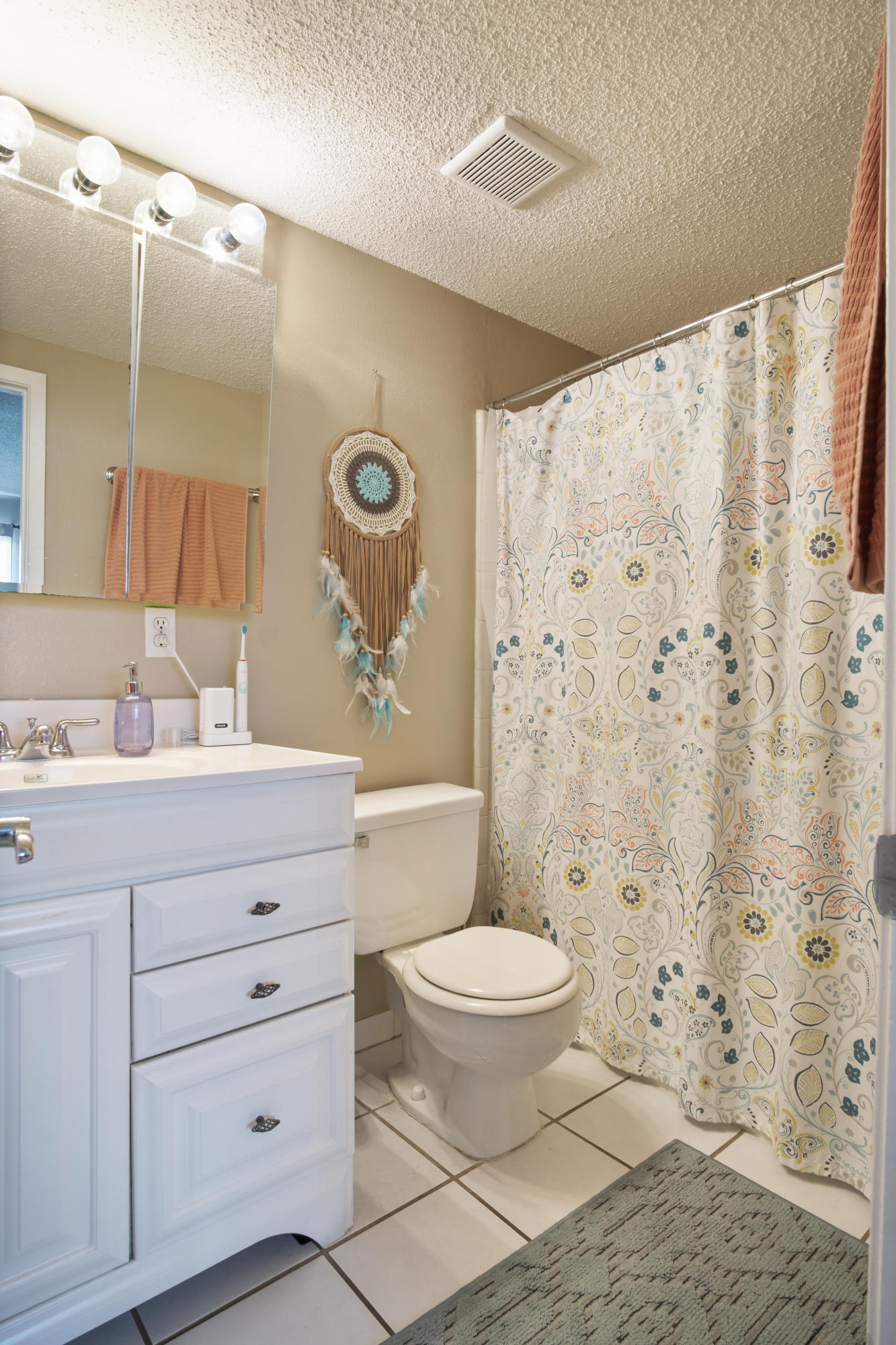 ISLANDWOOD CONDO - Residential