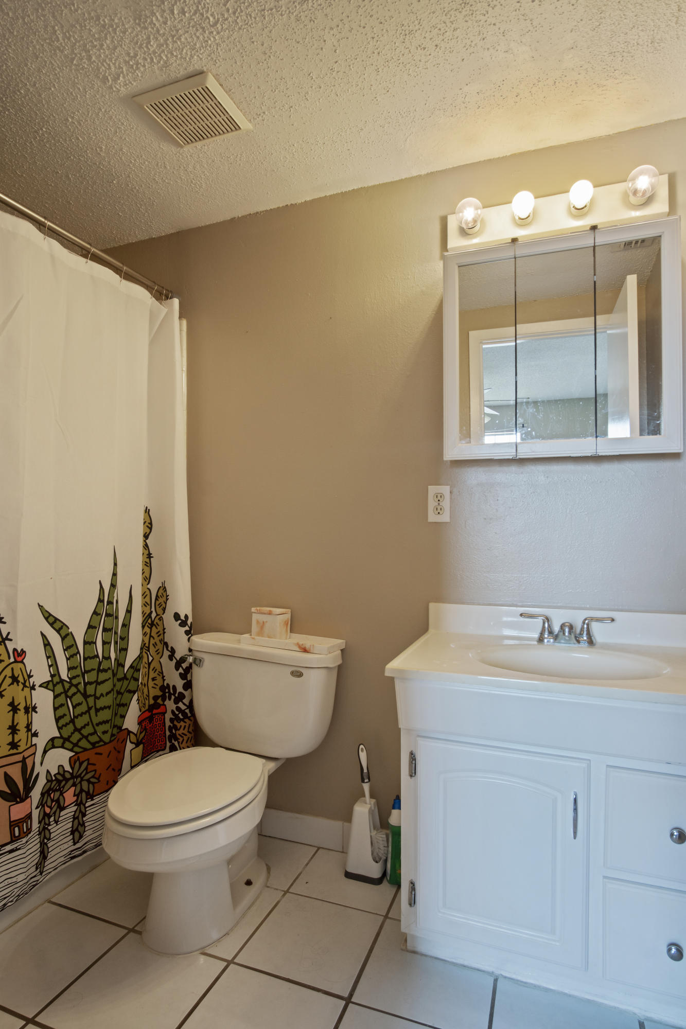 ISLANDWOOD CONDO - Residential