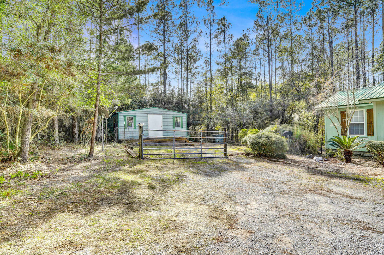 WHISPERING PINES - Residential