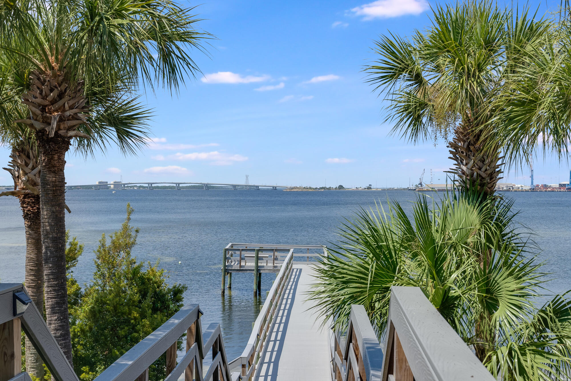 MAGNOLIA BAY CLUB - Residential