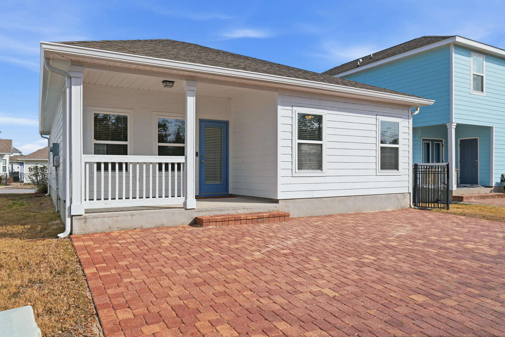 MAGNOLIA BAY CLUB - Residential