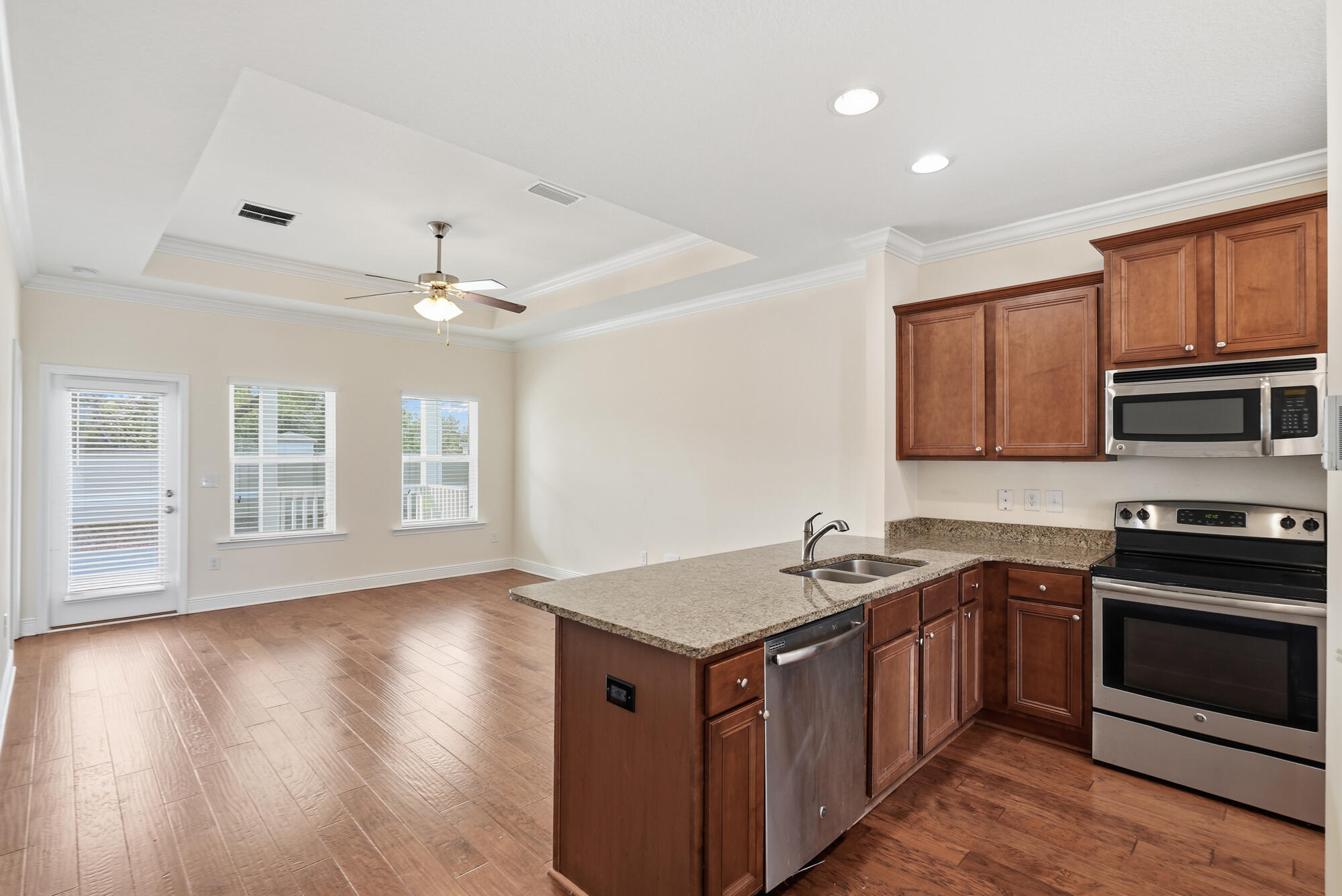 MAGNOLIA BAY CLUB - Residential