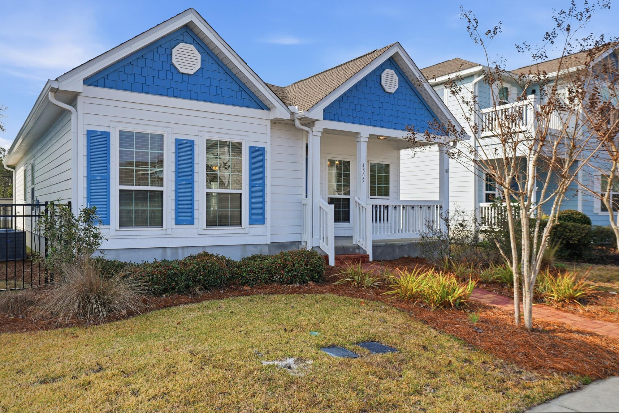 MAGNOLIA BAY CLUB - Residential