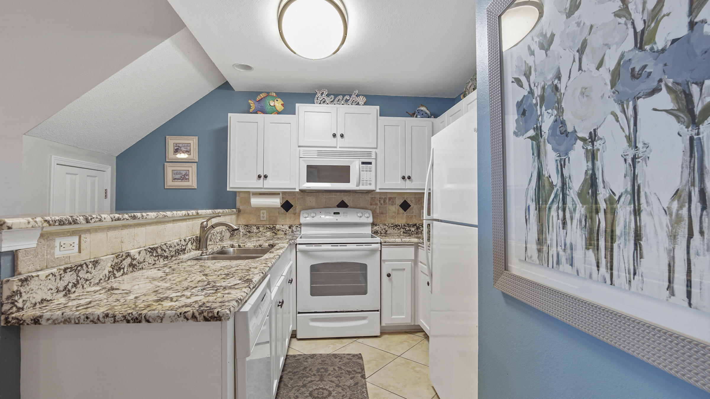 MARAVILLA CONDO 2 - Residential