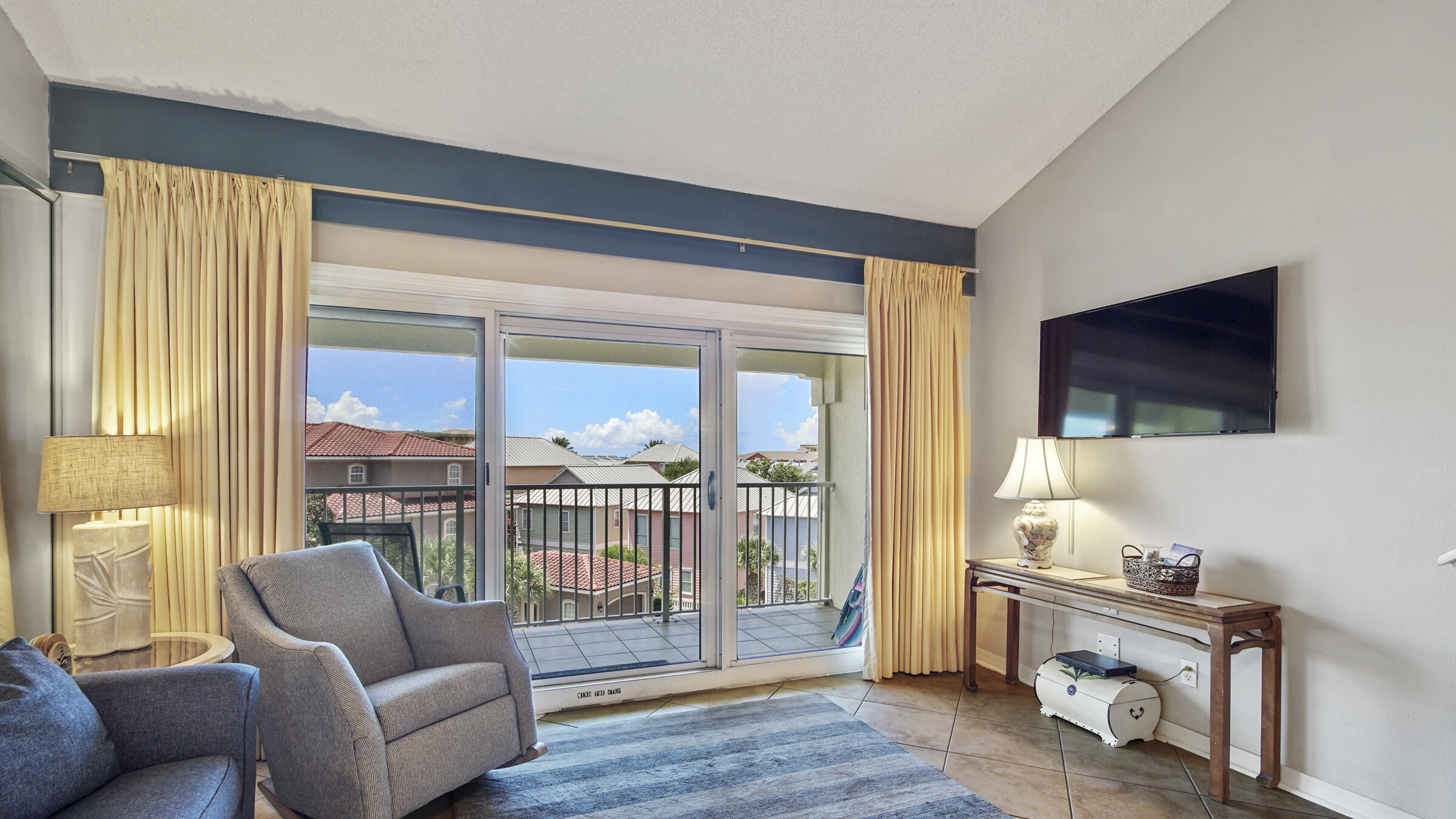 MARAVILLA CONDO 2 - Residential