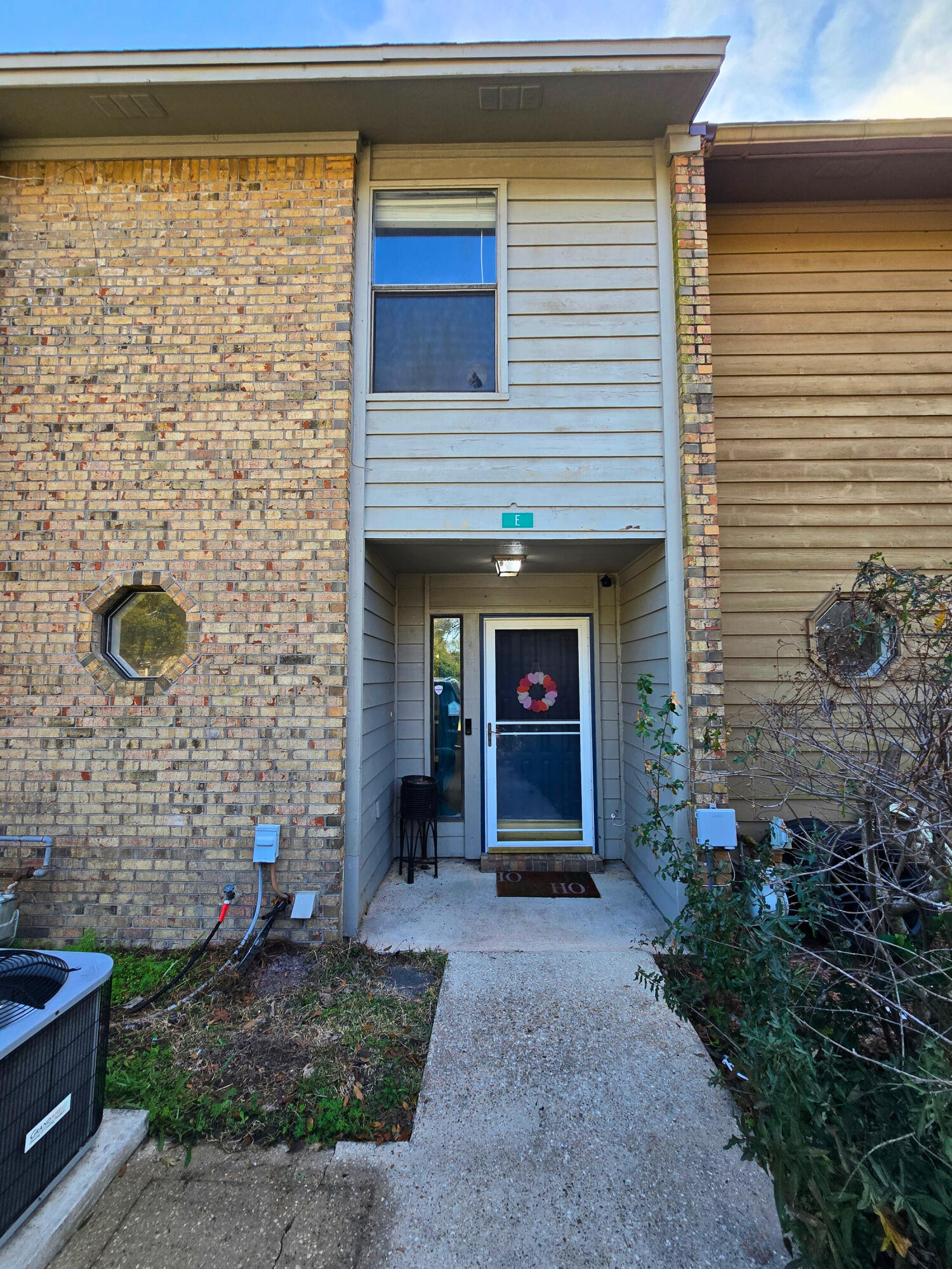 MONTAGE MANOR - Residential