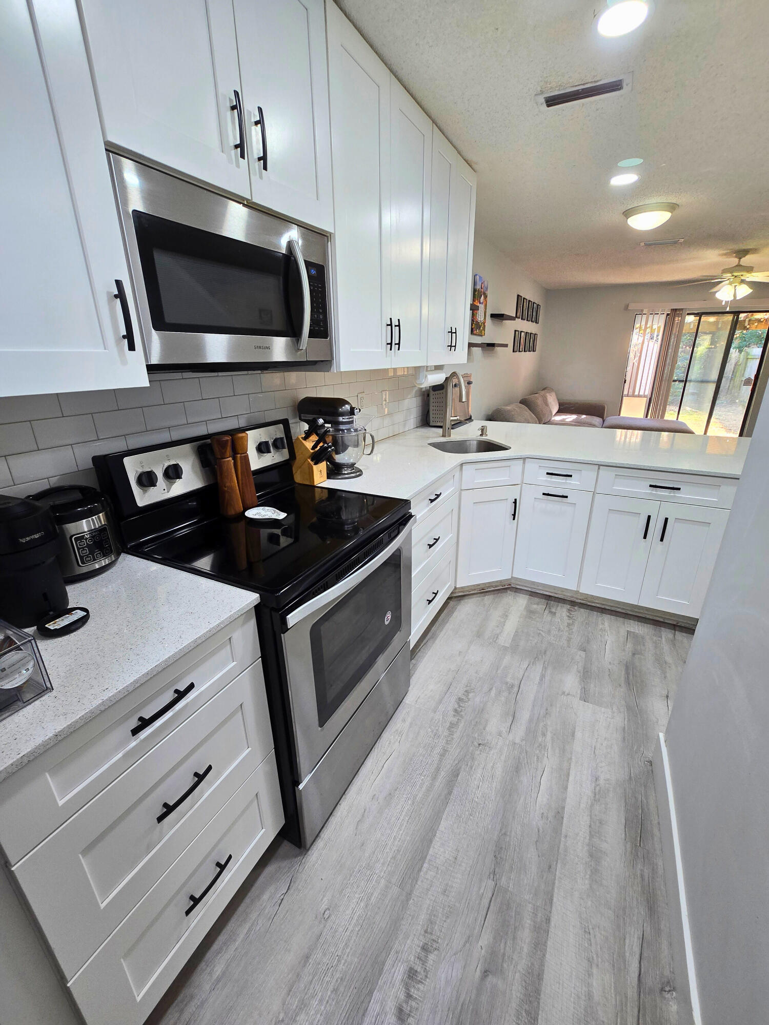 MONTAGE MANOR - Residential