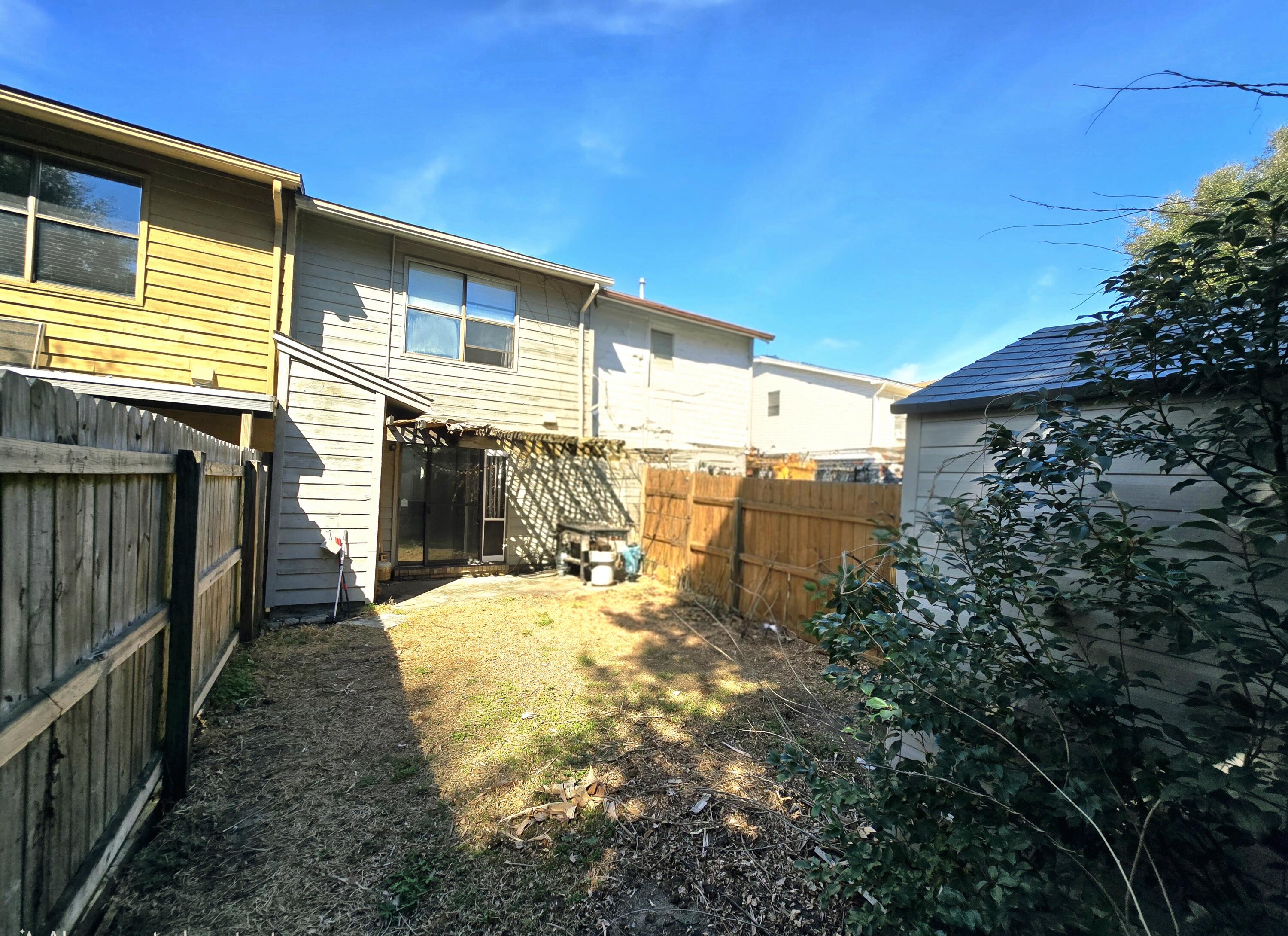 MONTAGE MANOR - Residential